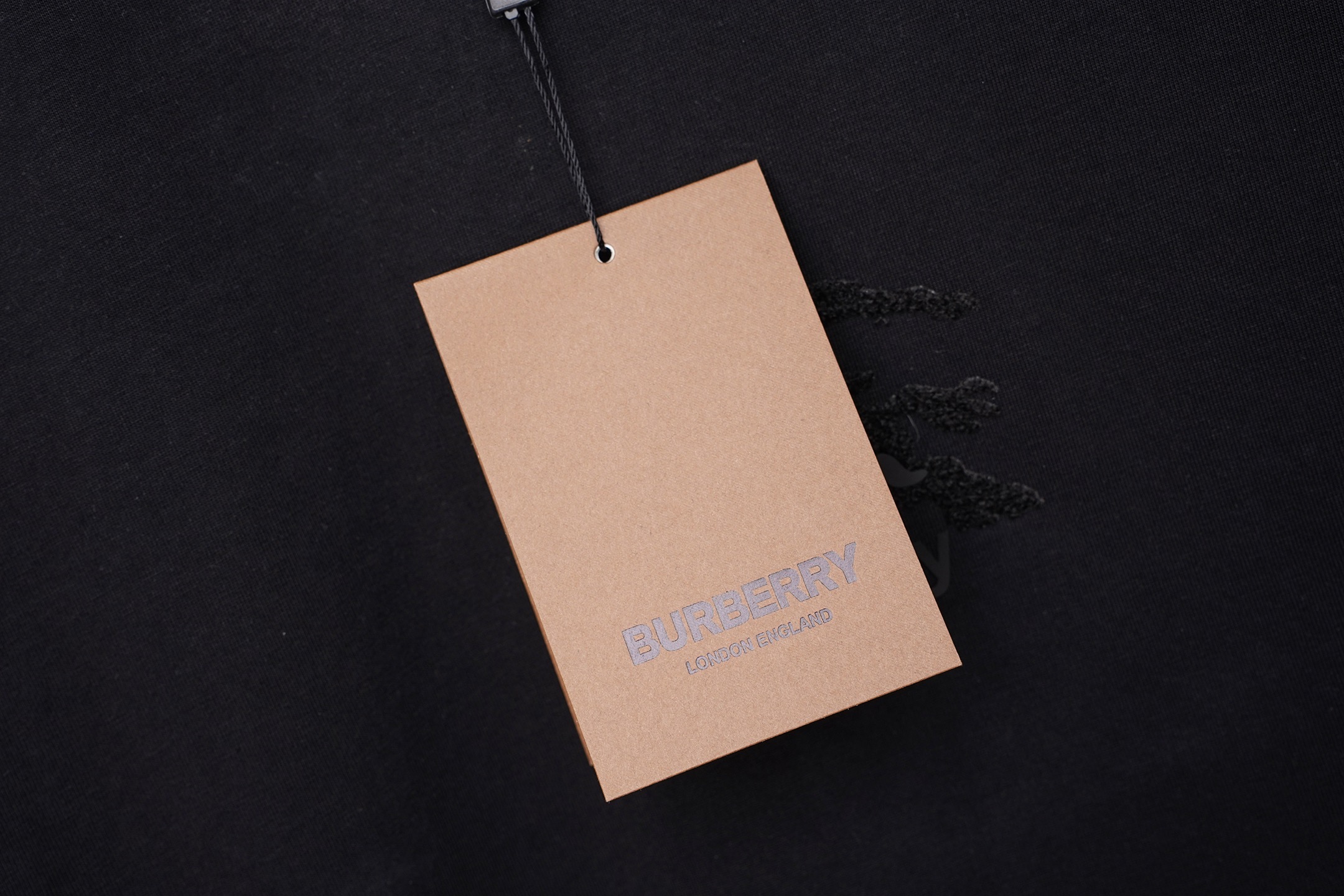Burberry burberry/巴宝莉2026手绘炒盐重工艺 刺绣夏季新款 美式酸洗做旧激光烧花贴布绣情侣休闲短袖T恤