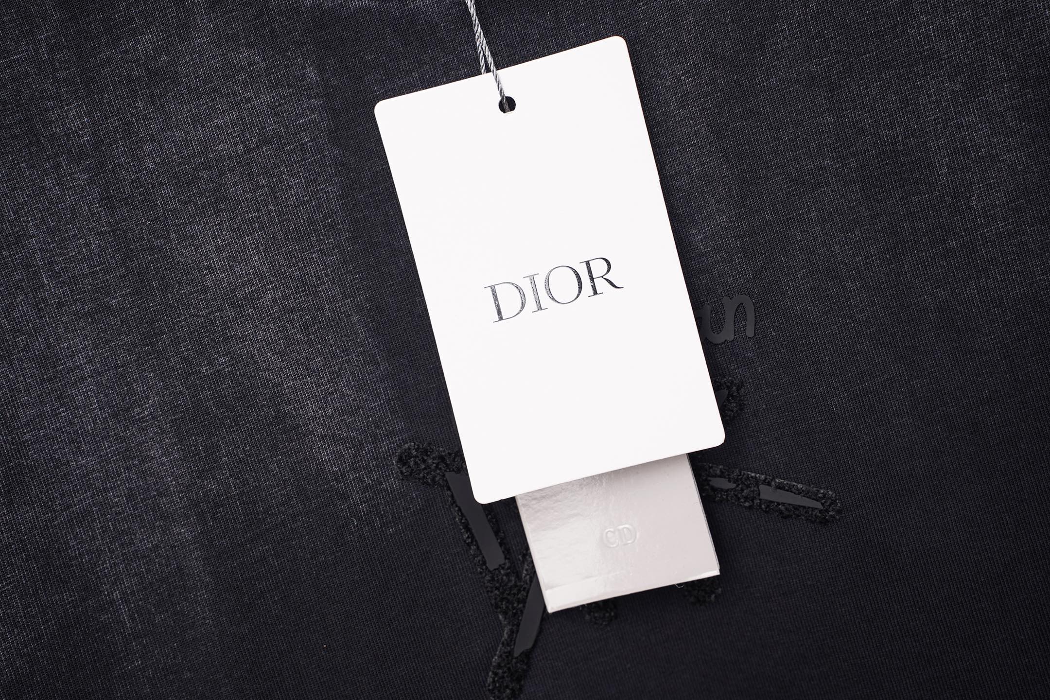 Dior DIOR/迪奥2026手绘炒盐重工艺 刺绣夏季新款 美式酸洗做旧激光烧花贴布绣情侣休闲短袖T恤