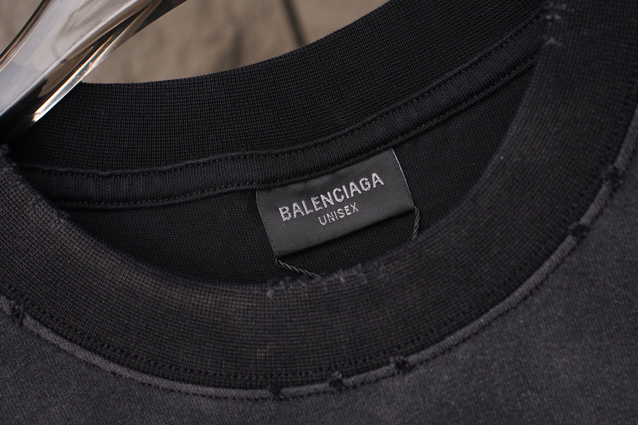 Balenciaga 𝗕𝗮𝗹𝗲𝗻𝗰𝗶𝗮𝗴𝗮/巴黎世家2026SS 可乐海浪. 大M立体刺绣圆领短袖