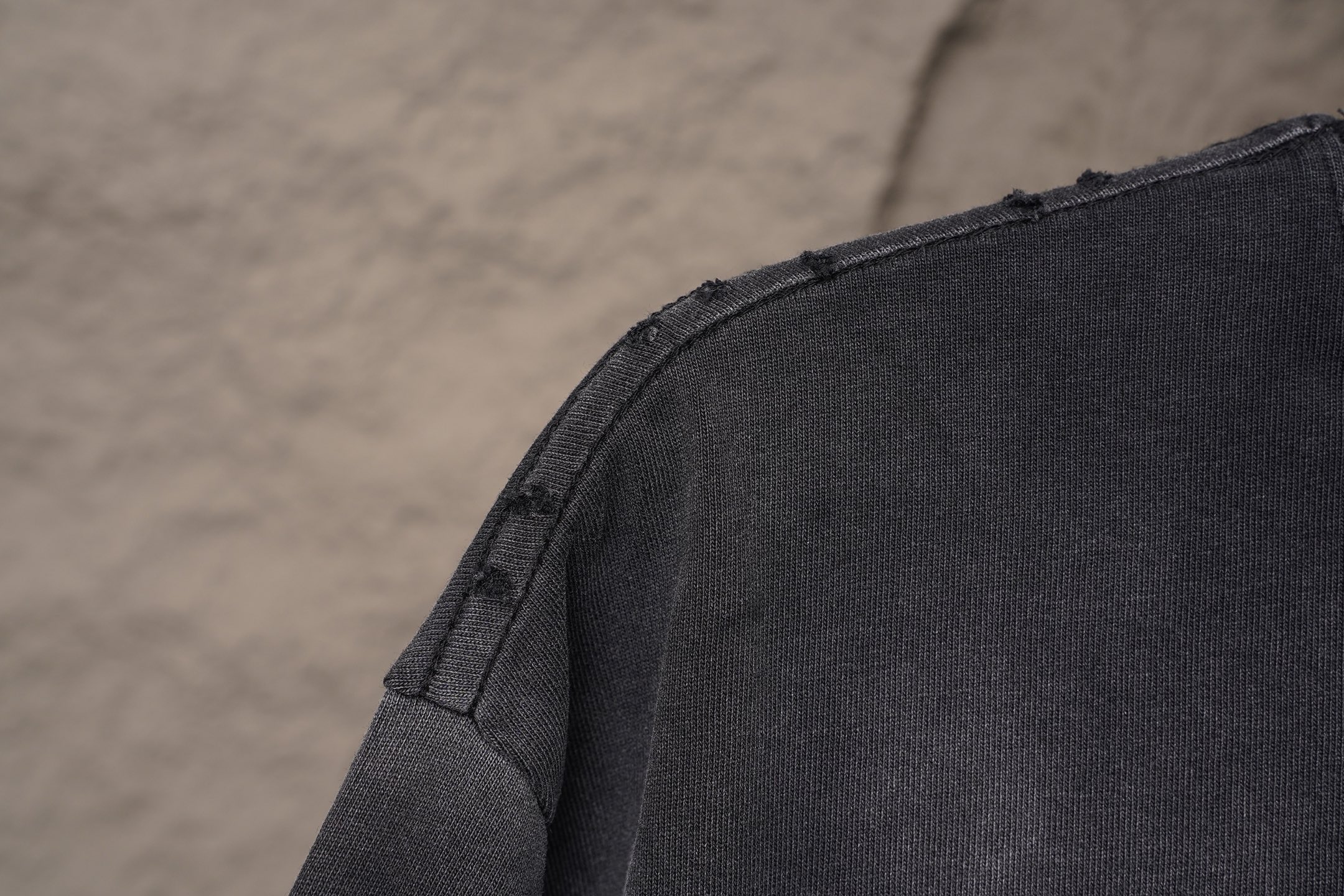 Balenciaga 𝗕𝗮𝗹𝗲𝗻𝗰𝗶𝗮𝗴𝗮/巴黎世家2026SS 可乐海浪. 大M立体刺绣圆领短袖