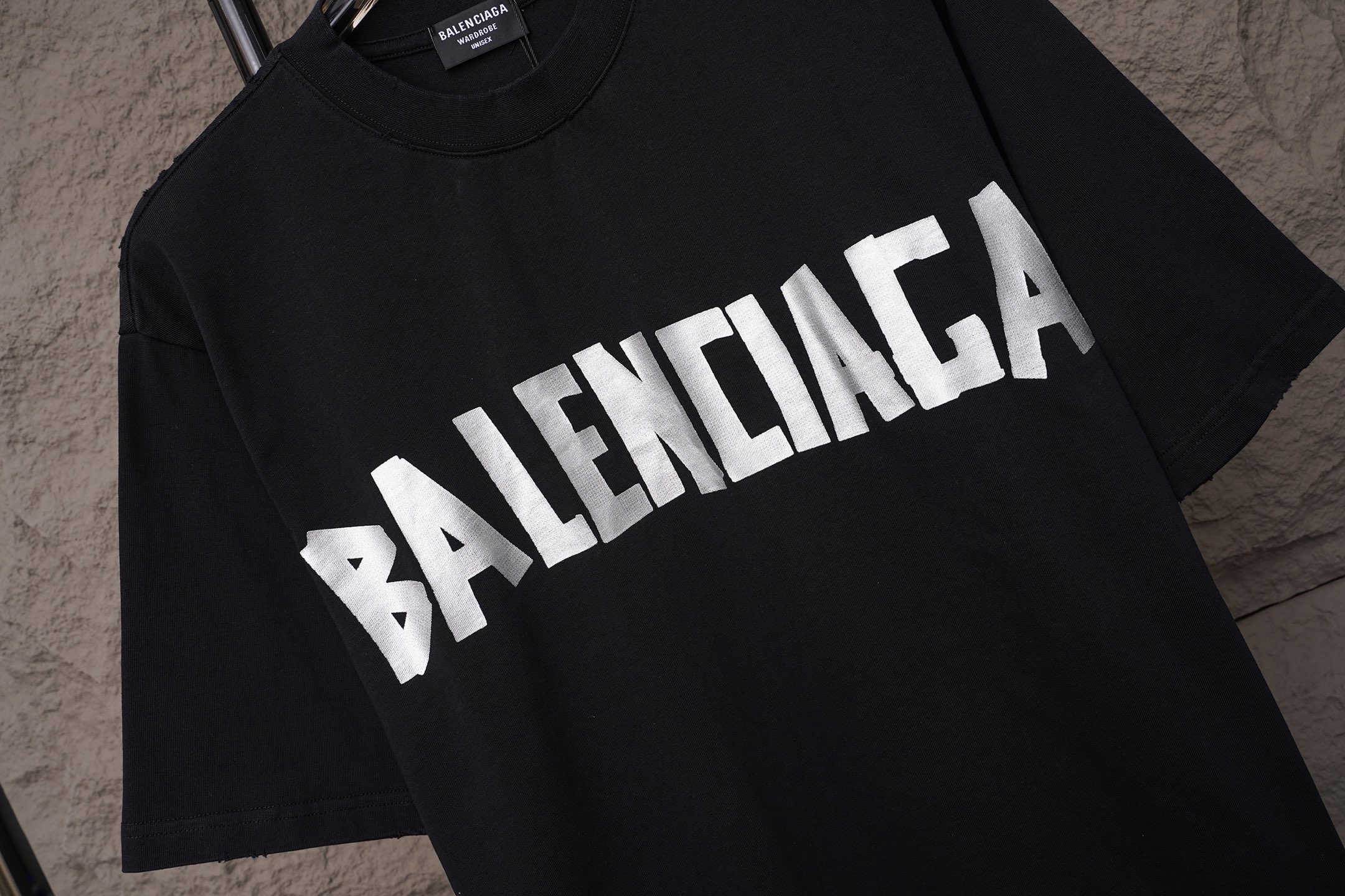 Balenciaga p184Balenciaga/巴黎世家2026银色胶带夏季新款 美式酸洗做旧激光烧花贴布绣情侣休闲短袖T恤