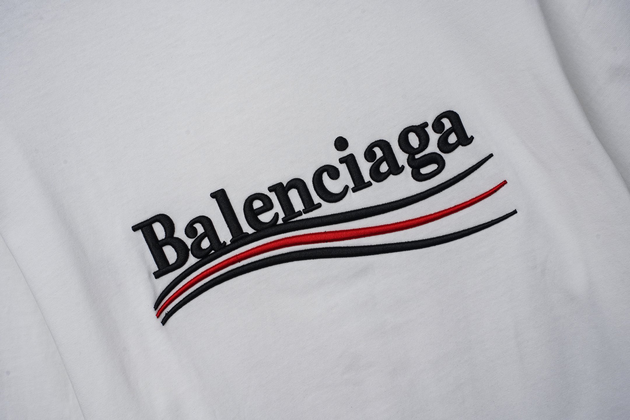 Balenciaga 𝗕𝗮𝗹𝗲𝗻𝗰𝗶𝗮𝗴𝗮/巴黎世家2026SS 可乐海浪立体刺绣圆领短袖