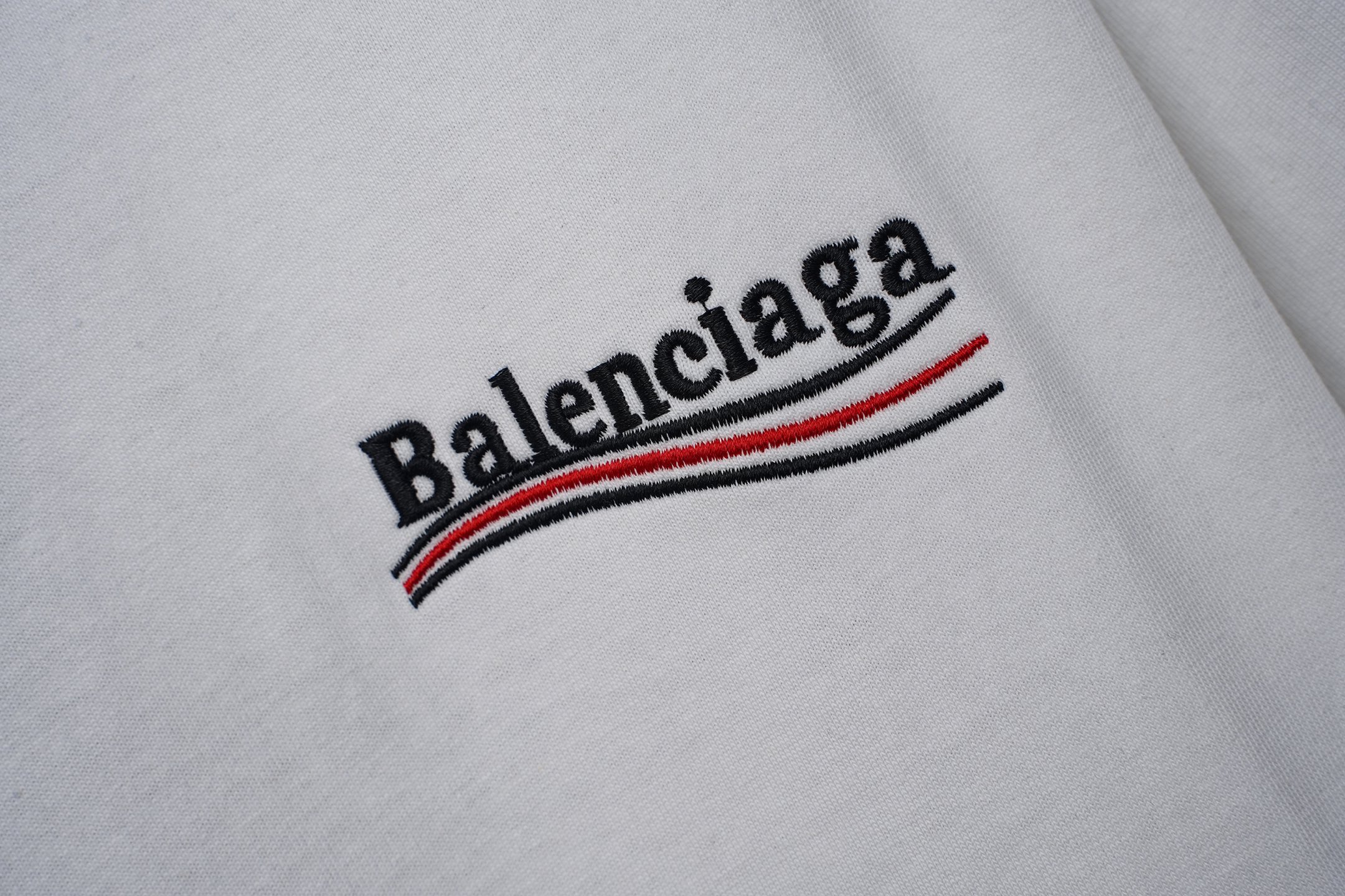 Balenciaga 𝗕𝗮𝗹𝗲𝗻𝗰𝗶𝗮𝗴𝗮/巴黎世家2026SS 可乐海浪立体刺绣圆领短袖
