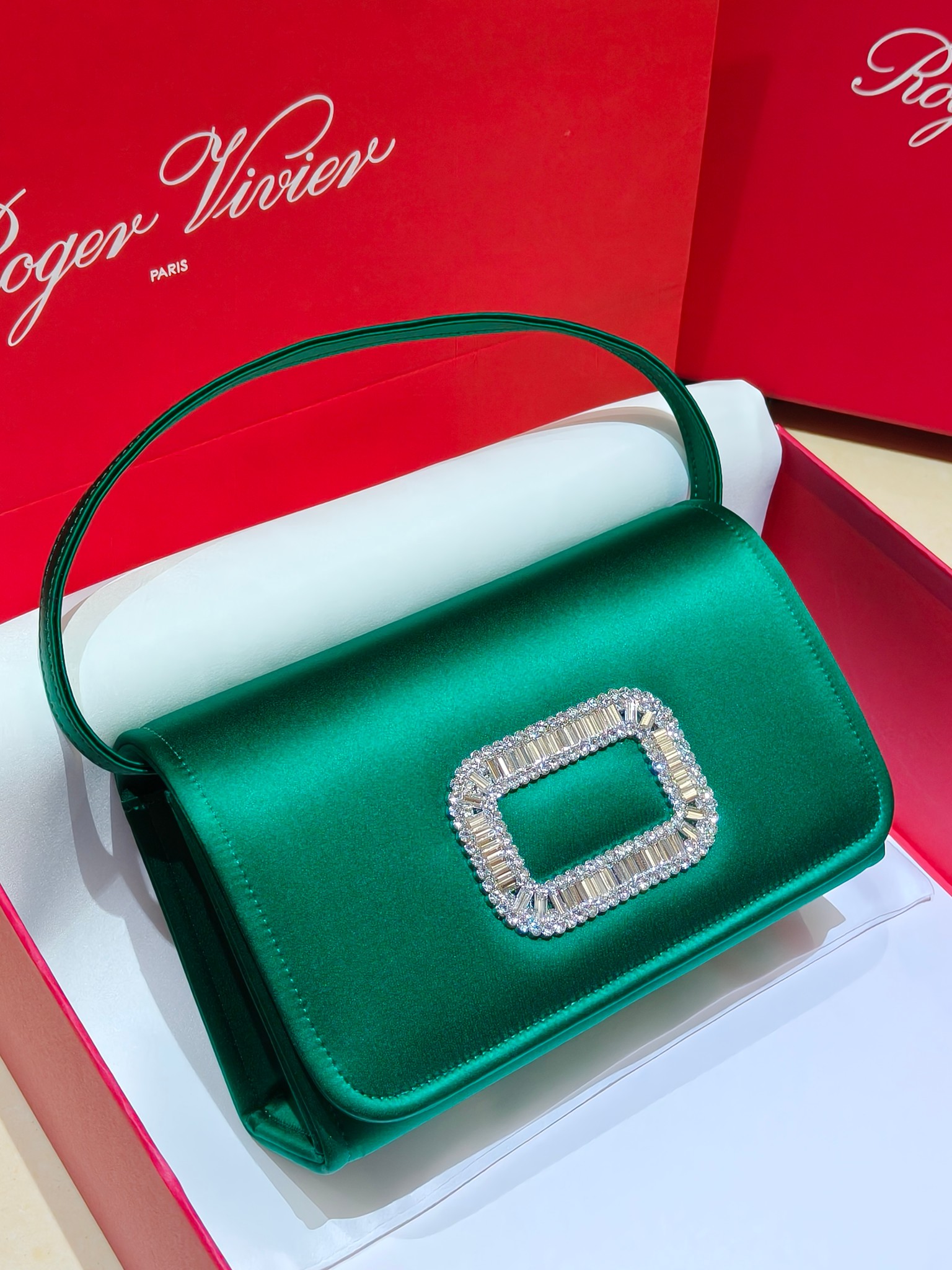Roger Vivier Pilgrim Mini Bolso de Satén Esmeralda con Cristales