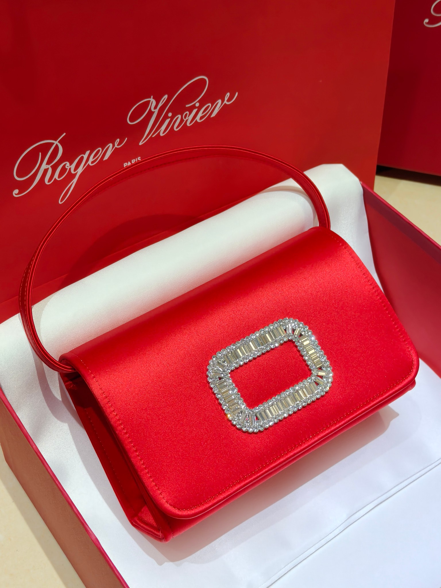 Roger Vivier Pilgrim Mini Zijden Handtas met Kristallen Gesp - Rood