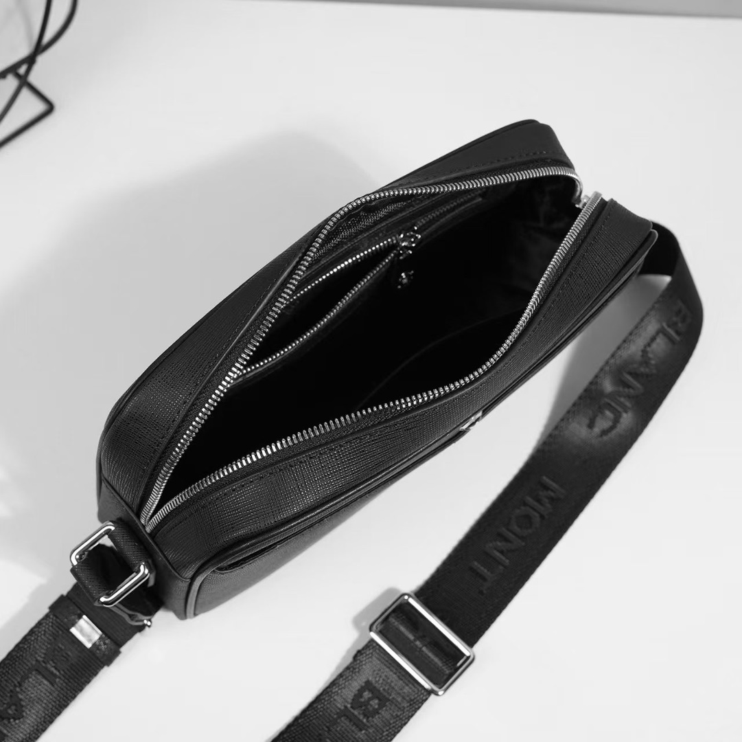 ,万宝龙爆款来袭,精致单肩包💼选用由再生聚酯纤维头层牛皮和棉质纱线制成的面料打造,装饰专属标识图案压印和专用五金,搭配品 ,万宝龙爆款来袭,精致单肩包💼选用由再生聚酯纤维头层牛皮和棉质纱线制成的面料打造,装饰专属标识图案压印和专用五金,搭配品