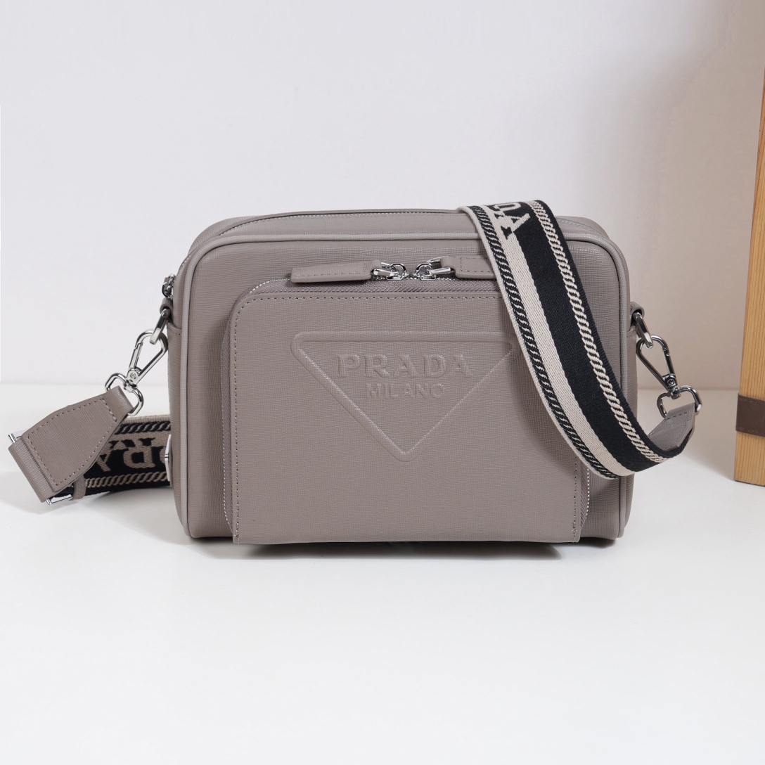 普拉达 Prada 高定典藏名品高定成衣时装外套连衣裙衬衫T恤 #F9C9B2EB 2