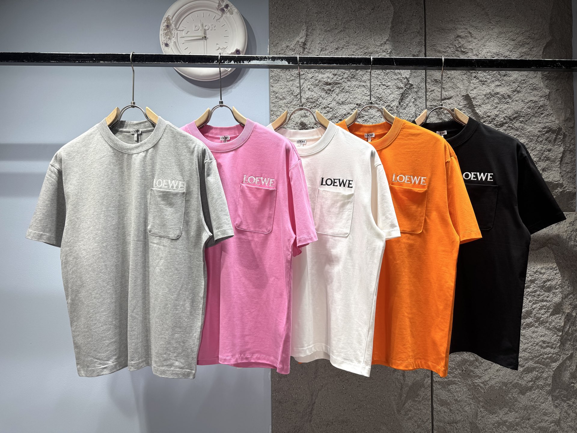 Gris mezcla, rosa amanecer, blanco, naranja sol cálido, negro