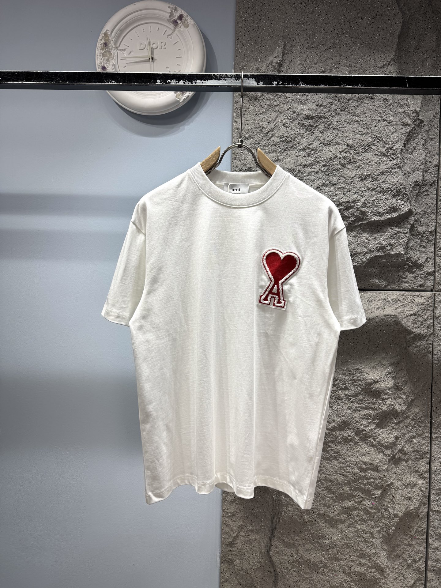 AMI* Logo de corazón‼️ Camiseta de manga corta® 🖤 ¡El bordado de la 'A de corazón' que enamora a primera vista! ¡Terci…