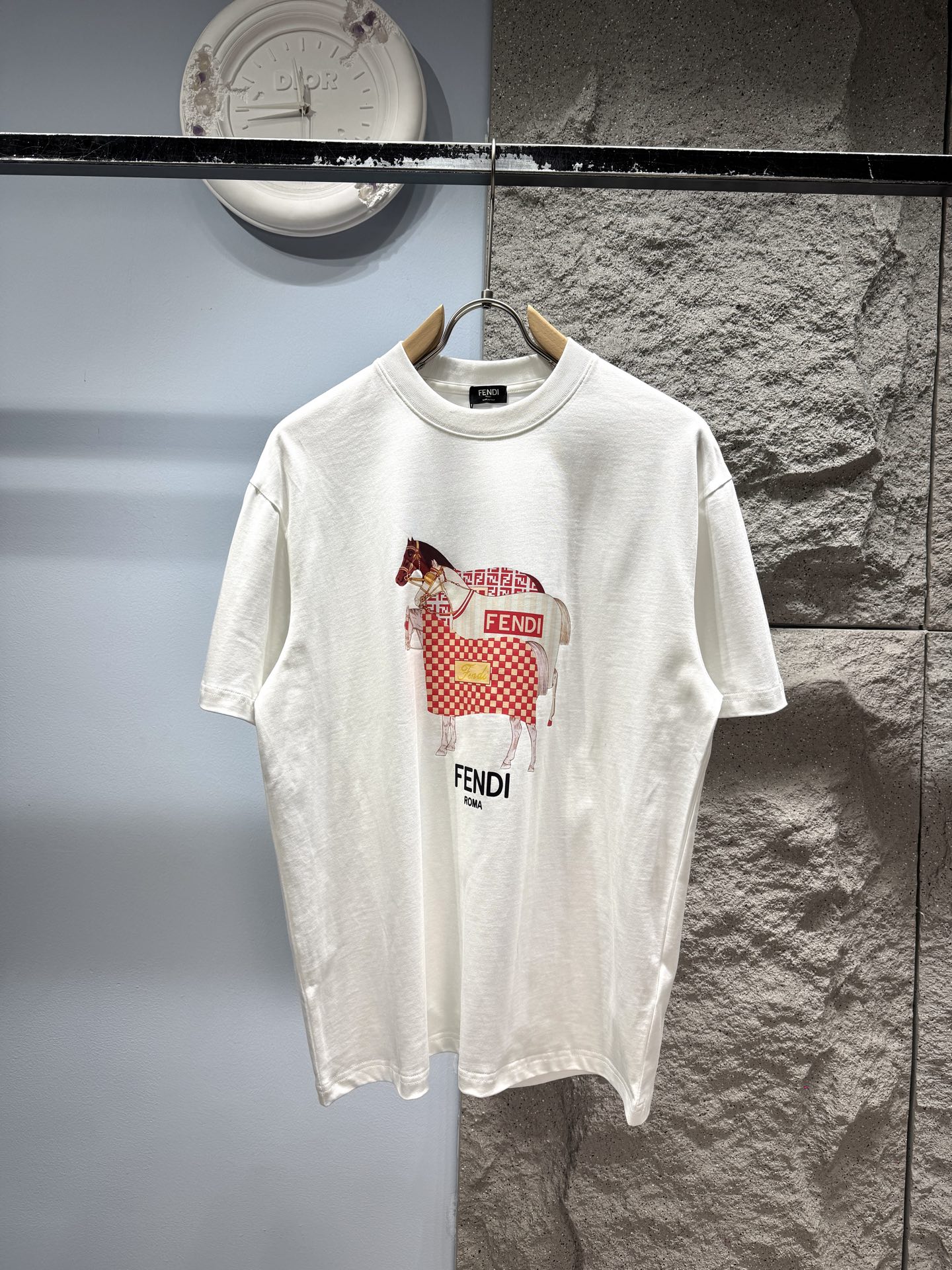 FENDI*Fendi Camiseta de manga corta de edición de Año Nuevo‼️🖤La camiseta de edición limitada de Año Nuevo de FENDI es…