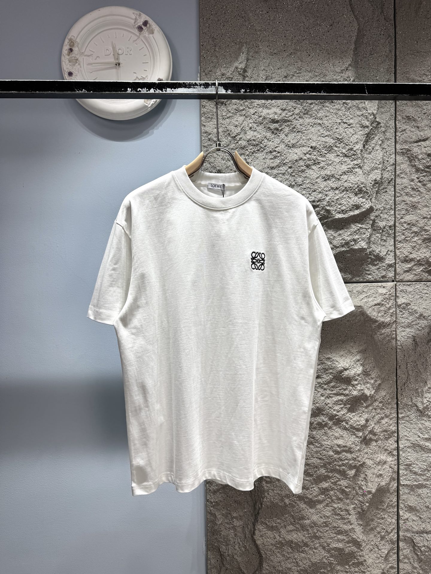 Loewe*Camiseta de manga corta con micro logo bordado‼️® 🖤Camiseta de manga corta bordada, algodón puro de 280g, suave …