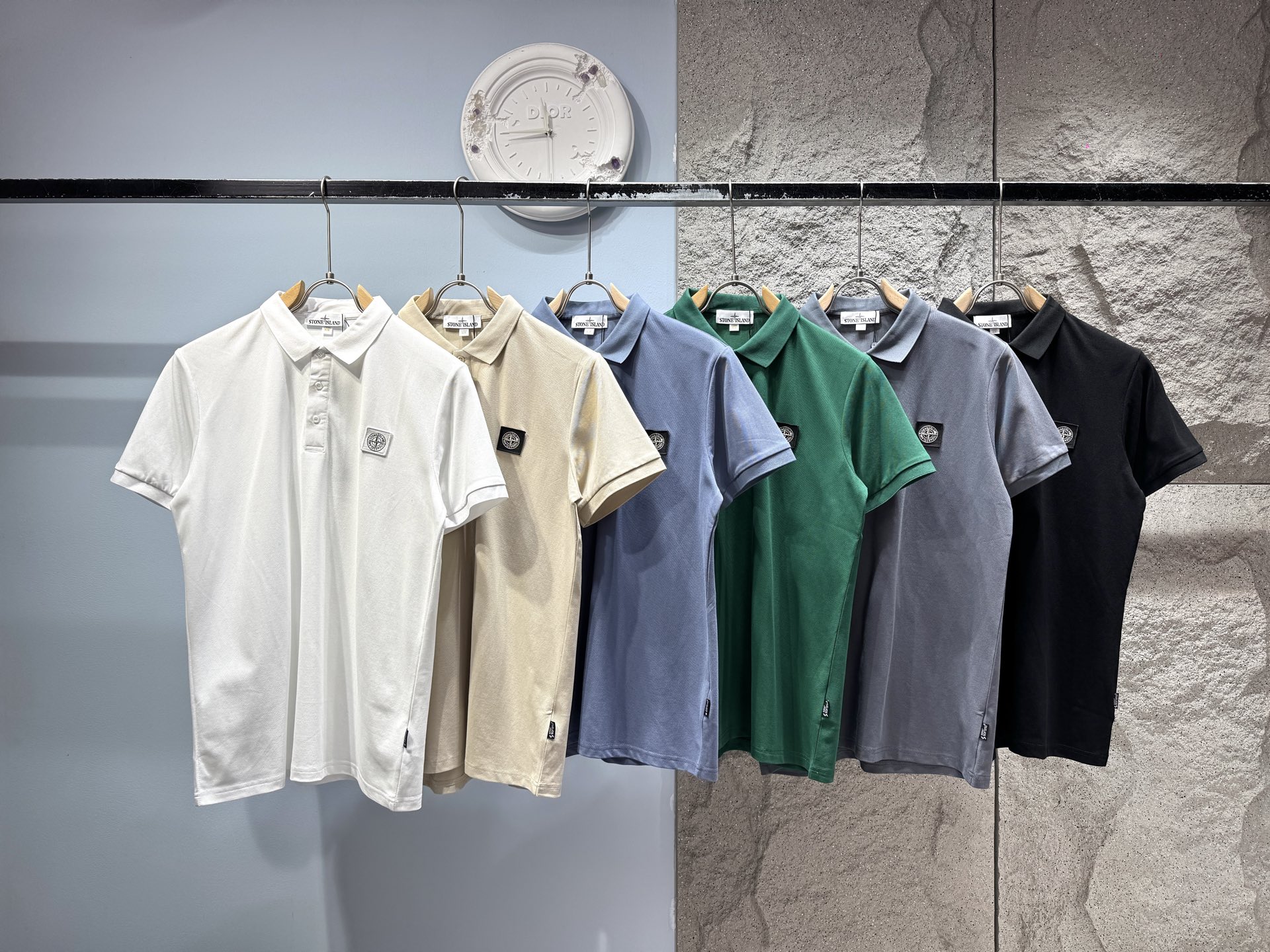 Blanco, beige, azul neblina, verde oscuro, gris hierro, negro