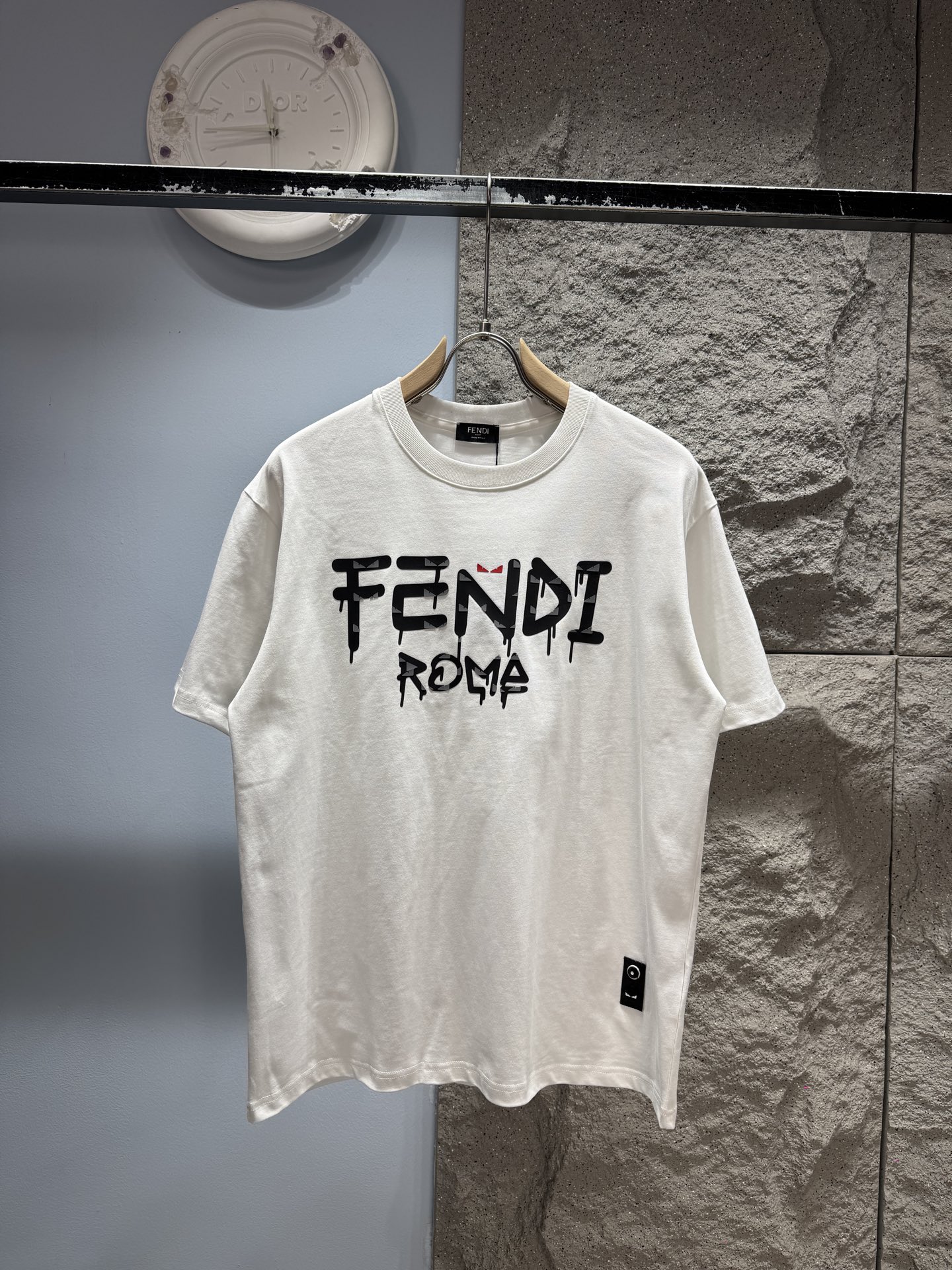 FENDI*Fendi Camiseta de manga corta con estampado de graffiti‼️🖤Edición de graffiti de FENDI, el artículo real es real…