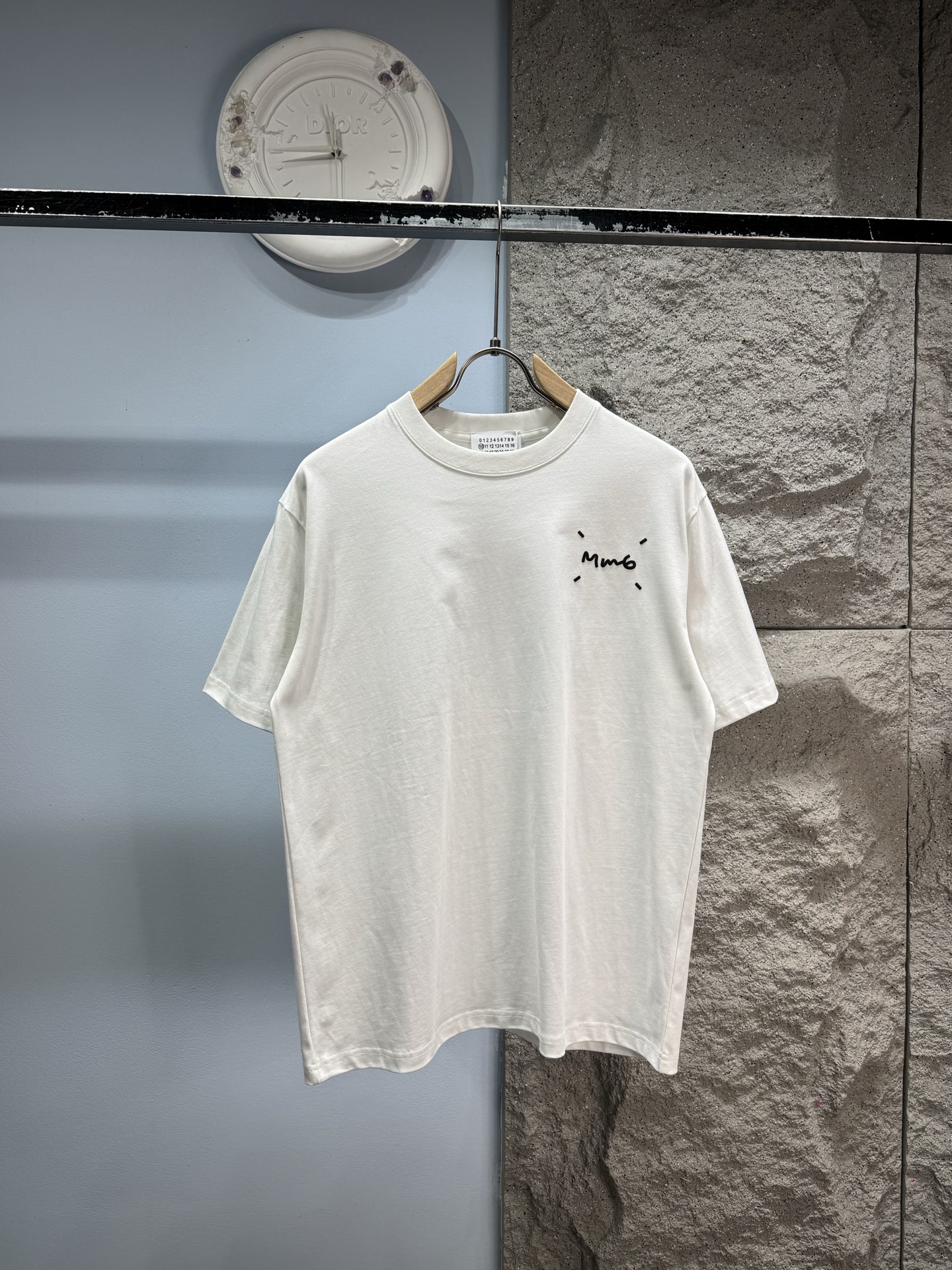 P148 Martin Margiela*MaJira Letras en relieve‼️ Camiseta de manga corta® 🖤MM6 Maison Margiela Esta camiseta …