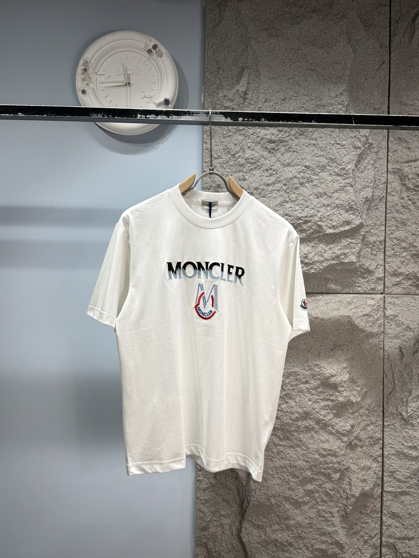 P150 Moncler* camiseta de manga corta con bordado tridimensional‼️ 🖤La tela de algodón puro de 280g se siente suave y …