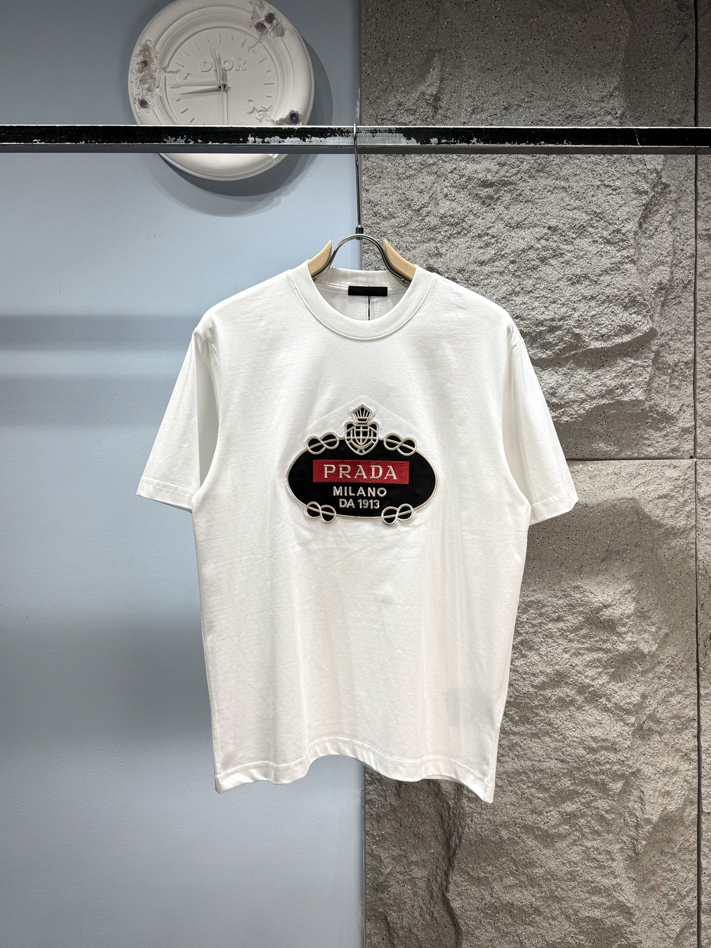 P150 PRADA*Logotipo bordado de Prada‼ ️Camiseta de manga corta® 🖤La tela suave y fufu de puro algodón es tan cómoda co…