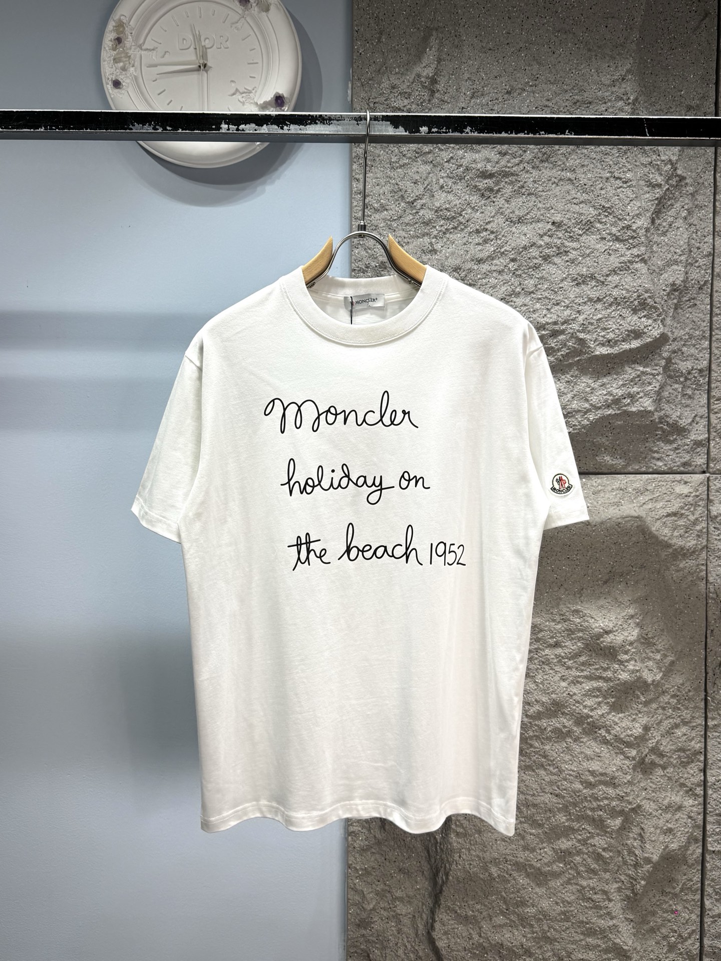 P148 Moncler*蒙口 物语标识‼️短袖T恤® 🖤Confeccionado en algodón 100% de 280g, suave y agradable al tacto, ¡muy cómodo en verano!…