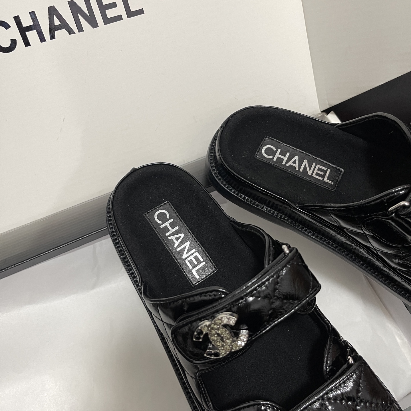 NO:757720,Check the quality, the top version, the new matching material is on the market. The quality is clearly visible. Welcome to compare, slippers, sandals, sandals, slippers19860909认准品质 顶级版本 全新对版材料上市 .品质清晰可见 欢迎对比,拖鞋凉鞋,sandals,slippers,Women's Shoes