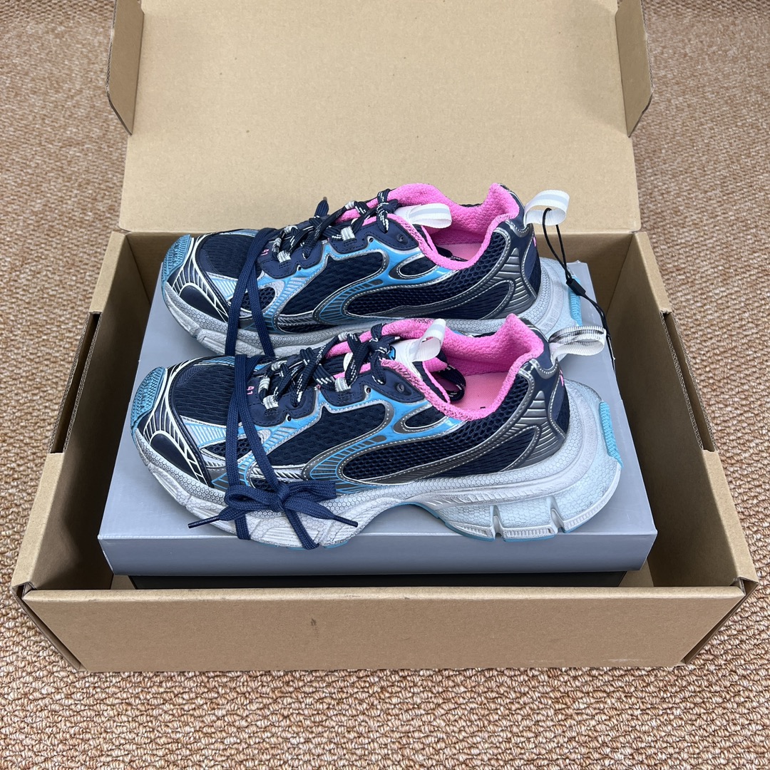 NO:236381,The top version of Balenciaga Balenciaga 3XL Sneaker series, dark blue pink couples daddy shoes, originally purchased and developed, Balenciaga 3XL Sneaker The overall shoe shape draws on the creative ideas of the two shoe shapes, Balenciaga Track and Balenciaga Runner, which is equivalent to removing the outer frame of the Track shoe body. It also inherits the streamlined shape of Runner and the Track flat toe. In addition, a pair of tied shoelaces are added to the front of the upper to highlight the shape!  Fabric: Original custom imported technology fabric   mesh inner lining: Original custom breathable mesh inner lining: Original mold opening ultralight MD combination rubber bottom thickness: 5CM packaging original tag aircraft box reinforced packaging!  Size 35-46 [One size larger size usually wear 37 shots 36 sizes], casual shoes/sports shoes, balenciaga, balenciaga, sneakers19860909顶级版本Balenciaga巴黎世家3XL Sneaker系列 深蓝粉情侣款老爹鞋 原*购入开发 Balenciaga 3XL Sneaker 整体鞋型汲取了Balenciaga Track和Balenciaga Runner两款鞋型的创作思路 相当于把 Track鞋身的外框拆了下来 同时继承了 Runner的流线造型和 Track扁平的鞋头 另外在鞋面前段另加了一副绑着的的鞋带 凸显造型！ 面料: 原版定制进口科技面料 网面 内里: 原版定制透气网里 大底: 原版开模超轻MD组合橡胶底底厚: 5CM 包装原吊牌飞机盒加固包装！ 码数35-46码【偏大一码平时穿37拍36码】,休闲鞋/运动鞋,balenciaga,balenciaga,sneakers,Women's Shoes