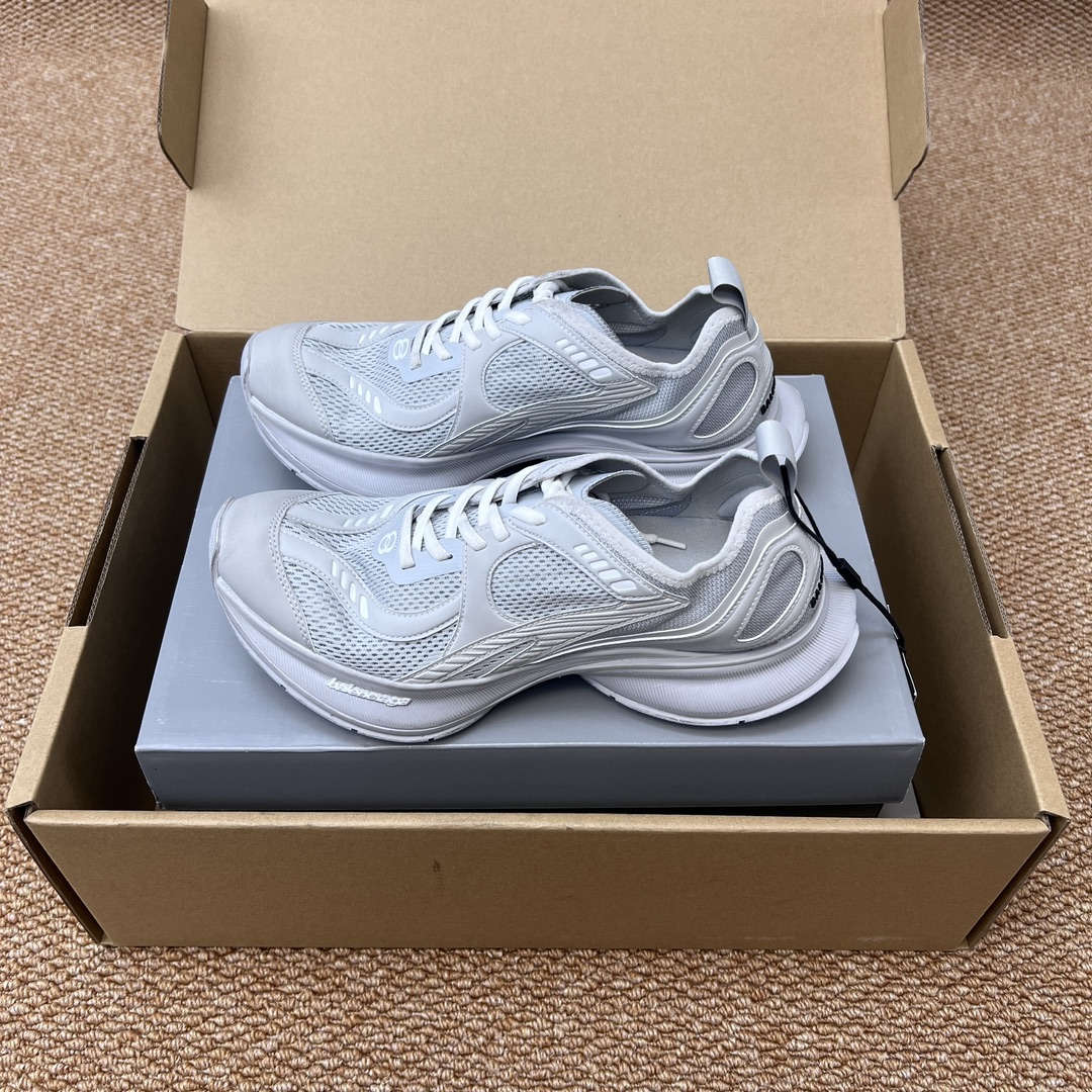 NO:236388,Top version of Balenciaga CIRCUIT printed round head mesh breathable, shock-absorbing low top running shoes outdoor functional shoes couples. Fabric: Flying mesh dripping glue composite spliced ​​special metal leather embossed outsole high foaming combination rubber outsole lightweight and wear-resistant!  Packaging: Airplane box reinforcement packaging!  Size: 35-46 (only larger size wear 42 and 41), casual shoes/sports shoes, balenciaga, balenciaga, sneakers19860909顶级版本Balenciaga巴黎世家CIRCUIT 印花圆头网面透气 减震低帮 跑步鞋户外功能鞋情侣款. 面料:采用飞织网状滴胶复合 拼接特殊金属皮料压纹 大底高发泡组合橡胶大底轻便耐磨！ 包装:飞机盒加固包装！ 码数:35-46码（偏大一码穿42拍41码),休闲鞋/运动鞋,balenciaga,balenciaga,sneakers,Women's Shoes