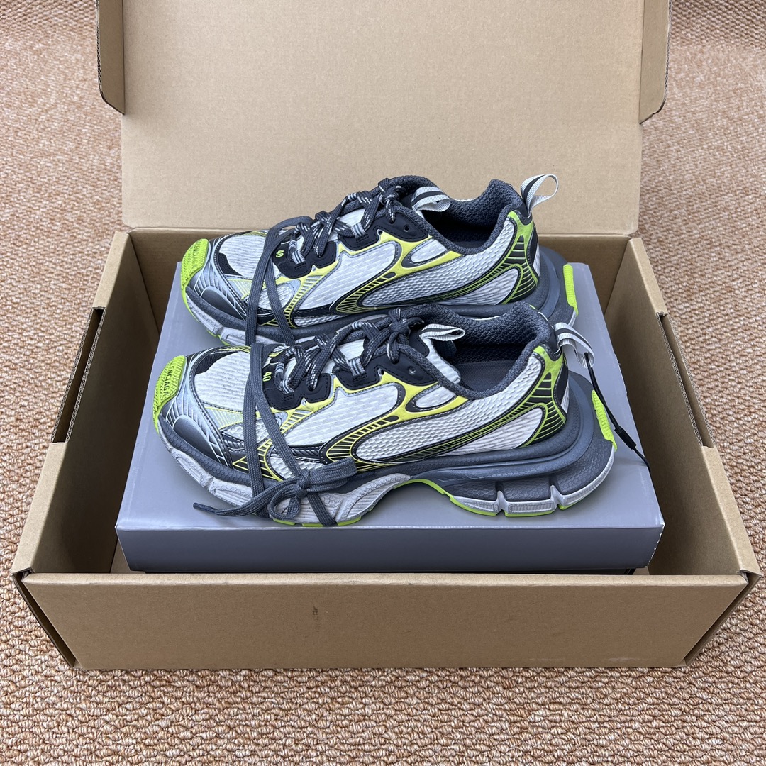 NO:236387,The top version of Balenciaga Balenciaga 3XL Sneaker series, white, gray and green couples dad shoes. Original* purchased and developed Balenciaga 3XL Sneaker The overall shoe shape draws on the creative ideas of the two shoe shapes, Balenciaga Track and Balenciaga Runner. It is equivalent to removing the outer frame of the Track shoe body. It inherits Runner's streamlined shape and Track flat toe. In addition, a pair of tied shoelaces are added to the front of the upper to highlight the shape!  Fabric: Original custom imported technology fabric   mesh inner lining: Original custom breathable mesh inner lining: Original mold opening ultralight MD combination rubber bottom thickness: 5CM packaging original tag aircraft box reinforced packaging!  Size 35-46 [One size larger size usually wear 37 shots 36 sizes], casual shoes/sports shoes, balenciaga, balenciaga, sneakers19860909顶级版本Balenciaga巴黎世家3XL Sneaker系列 白灰绿情侣款老爹鞋 原*购入开发 Balenciaga 3XL Sneaker 整体鞋型汲取了Balenciaga Track和Balenciaga Runner两款鞋型的创作思路 相当于把 Track鞋身的外框拆了下来 同时继承了 Runner的流线造型和 Track扁平的鞋头 另外在鞋面前段另加了一副绑着的的鞋带 凸显造型！ 面料: 原版定制进口科技面料 网面 内里: 原版定制透气网里 大底: 原版开模超轻MD组合橡胶底底厚: 5CM 包装原吊牌飞机盒加固包装！ 码数35-46码【偏大一码平时穿37拍36码】,休闲鞋/运动鞋,balenciaga,balenciaga,sneakers,Women's Shoes