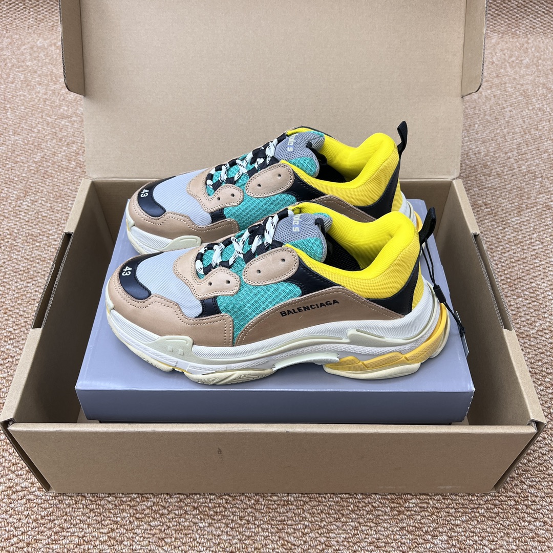 NO:236403,Top Balenciaga Triple S Retro, non-slip, wear-resistant, low-top, dad shoes for men and women. The fabric is made of high-density grid spliced ​​leather, inner mesh, the outsole adopts high foaming and TPU independent film combination, very thick and retro, and relatively moderate weight. Packaging: The original packaging comes with independent aircraft box!  Size: 35-46 (positive size), casual shoes/sports shoes, balenciaga, balenciaga, sneakers19860909顶级Balenciaga巴黎世家一代 Triple S 复古 防滑耐磨 低帮 老爹鞋男女同款. 面料采用高密度网格拼接皮革 内里织网 大底采用高发泡以及TPU独立底片组合 非常厚重复古 重量相对适中. 包装:原包装带独立飞机盒！ 码数:35-46码(正码),休闲鞋/运动鞋,balenciaga,balenciaga,sneakers,Women's Shoes