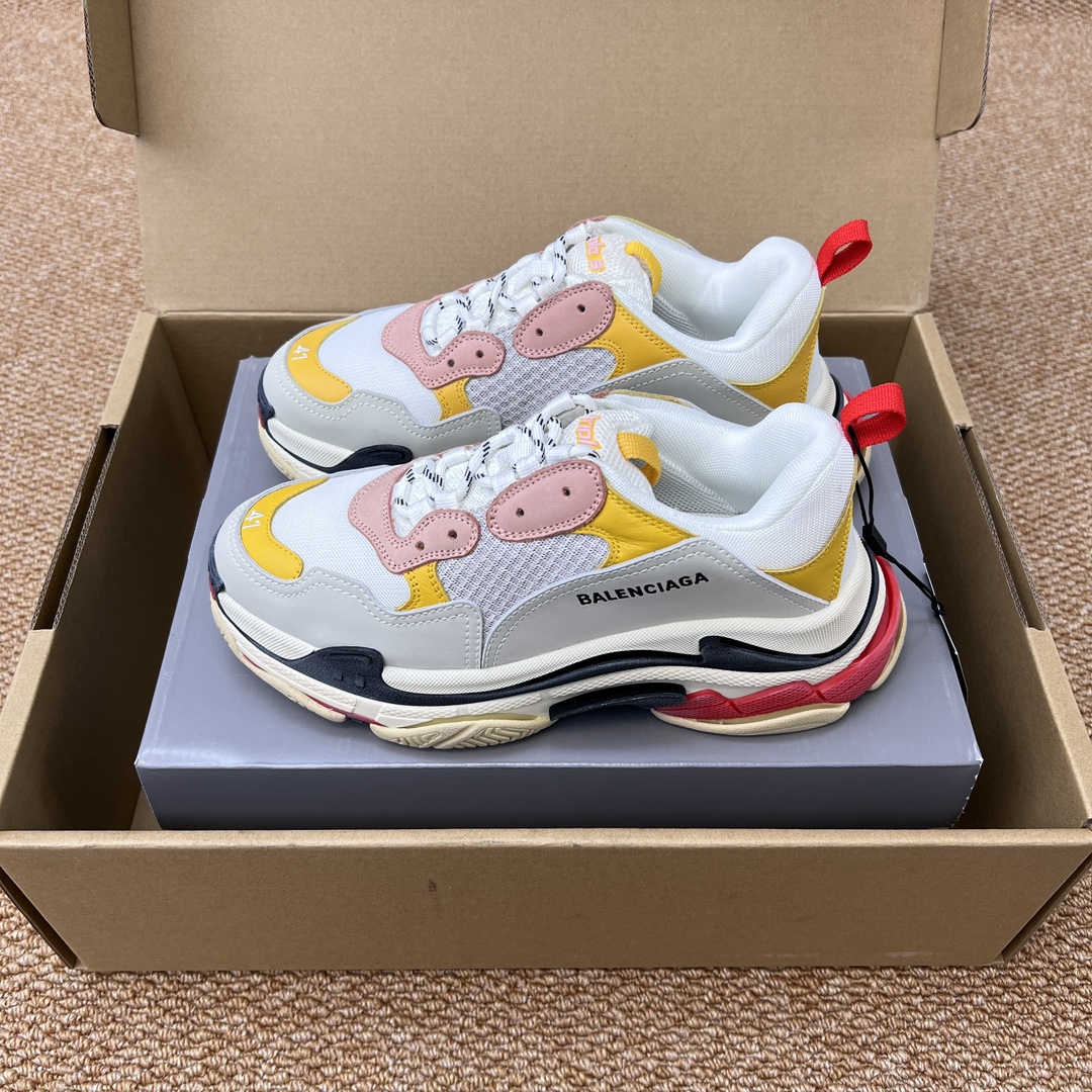 NO:236404,Top Balenciaga Triple S Retro, non-slip, wear-resistant, low-top, dad shoes for men and women. The fabric is made of high-density grid spliced ​​leather, inner mesh, the outsole adopts high foaming and TPU independent film combination, very thick and retro, and relatively moderate weight. Packaging: The original packaging comes with independent aircraft box!  Size: 35-40 sizes (positive size), casual shoes/sports shoes, balenciaga, balenciaga, sneakers19860909顶级Balenciaga巴黎世家一代 Triple S 复古 防滑耐磨 低帮 老爹鞋男女同款. 面料采用高密度网格拼接皮革 内里织网 大底采用高发泡以及TPU独立底片组合 非常厚重复古 重量相对适中. 包装:原包装带独立飞机盒！ 码数:35-40码(正码),休闲鞋/运动鞋,balenciaga,balenciaga,sneakers,Women's Shoes