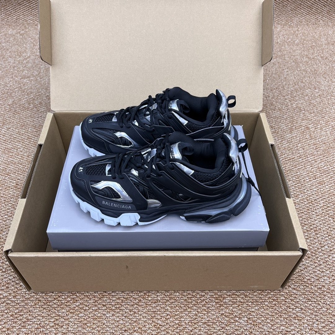 NO:236401,Top Balenciaga Track 3.0 nylon, versatile and comfortable, low-top dad shoes for men and women. The fabric is made of high-density grid spliced ​​with multiple cut pieces of leather, inner lining mesh, the sole is made of high foaming and rubber independent bottom combination, and foot pad latex is applied. The whole shoe is full of functional style. Packaging: Original packaging with independent aircraft box!  Size: 35-46 (positive size), casual shoes/sports shoes, balenciaga, balenciaga, sneakers19860909顶级Balenciaga巴黎世家 Track 3.0 尼龙 百搭舒适 低帮老爹鞋男女同款. 面料采用高密度网格拼接多重裁片皮革 内里织网 大底采用高发泡以及橡胶独立底片组合 垫脚乳胶贴合而成 整鞋机能风十足. 包装:原包装带独立飞机盒！ 码数:35-46码(正码),休闲鞋/运动鞋,balenciaga,balenciaga,sneakers,Women's Shoes