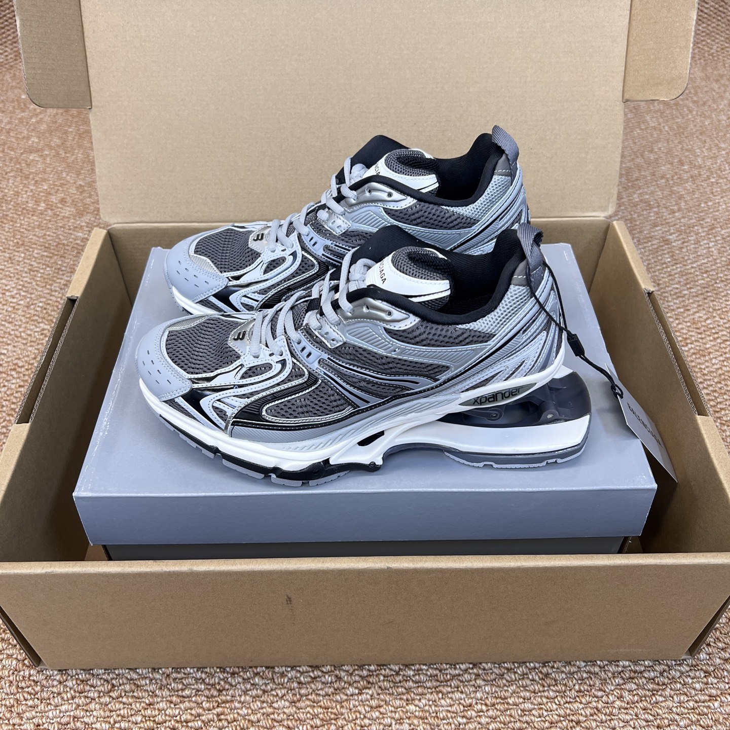 NO:246079,Top Balenciaga X-Pander casual, non-slip and wear-resistant, low-top, spring dad shoes. The fabric is made of high-density grid spliced ​​with multiple cut pieces of leather, inner lining mesh, the outsole adopts high foaming and rubber independent bottom combination, latex footbed, the whole shoe is full of functional style. Packaging: The original packaging comes with independent aircraft box!  Number of codes: 35-46 (positive code), daddy shoes, balenciaga, balenciaga19860909顶级Balenciaga巴黎世家 X-Pander 休闲 防滑耐磨 低帮 弹簧老爹鞋. 面料采用高密度网格拼接多重裁片皮革 内里织网 大底采用高发泡以及橡胶独立底片组合 乳胶垫脚 整鞋机能风十足. 包装:原包装带独立飞机盒！ 码数:35-46码(正码),老爹鞋,balenciaga,balenciaga,Women's Shoes