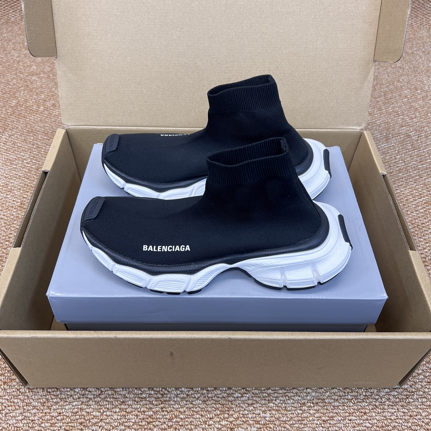 NO:246104,The top version of Balenciaga 3XL SOCK fabric Comfortable and simple high-top living and casual shoes The upper adopts a high-density fly-woven mesh, the outsole continues the 3XL styling combination sole, the upper of the sock shoes is integrated into the exaggerated sole of 3Xl, and the visual impact is extremely strong!  The shoes are very light and very wrapped!  Size: 35-46 (a size larger), daddy shoes, balenciaga, balenciaga, socks19860909顶级版本Balenciaga巴黎世家 3XL SOCK 织物 舒适简约 高帮 生活休闲鞋 鞋面采用高密度飞织网面 大底延续3XL造型组合大底 将袜子鞋的鞋面融入3Xl的夸张鞋底 视觉冲击力极强！鞋子非常轻便,包裹性很强！ 码数:35-46码(偏大一码),老爹鞋,balenciaga,balenciaga,socks,Women's Shoes