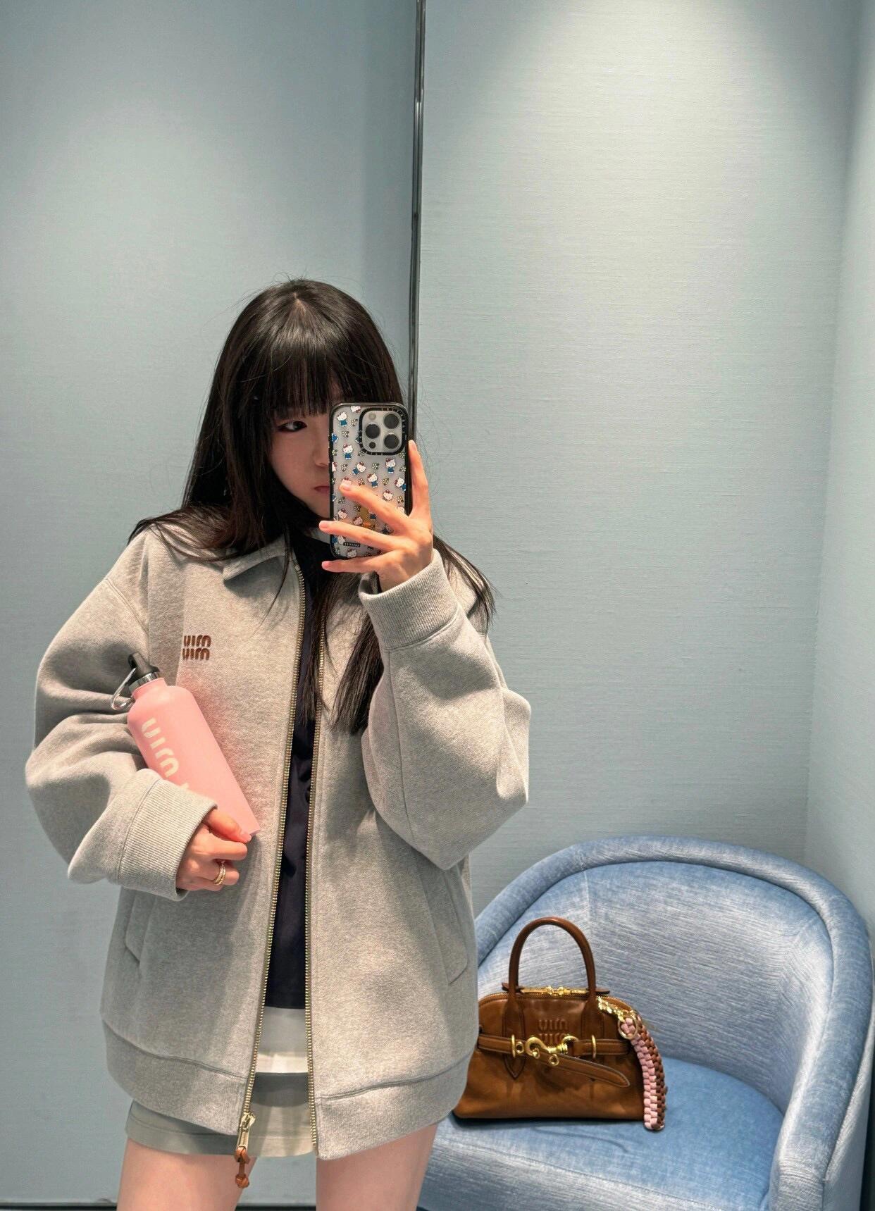 NO:534786,Not the kind of soft and soft, the upper body is very strong, alexander wang19860909不是软塌那种 上身就很挺,,alexander wang,Women's clothing