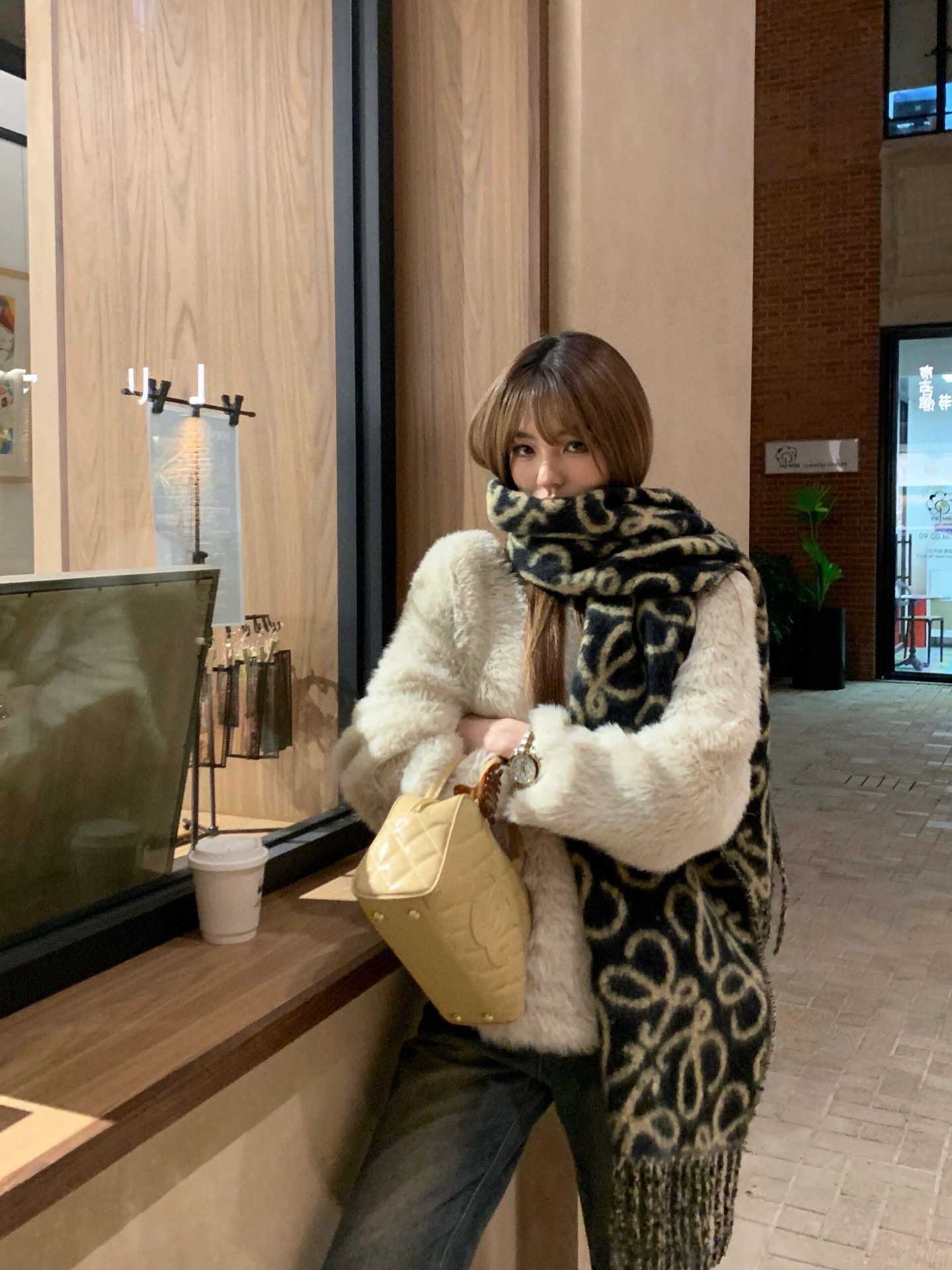 NO:591792,The sense of security brought by a big scarf is so great!!,,alexander wang19860909大围巾带来的安全感 太足了 !!,,alexander wang,Women's clothing