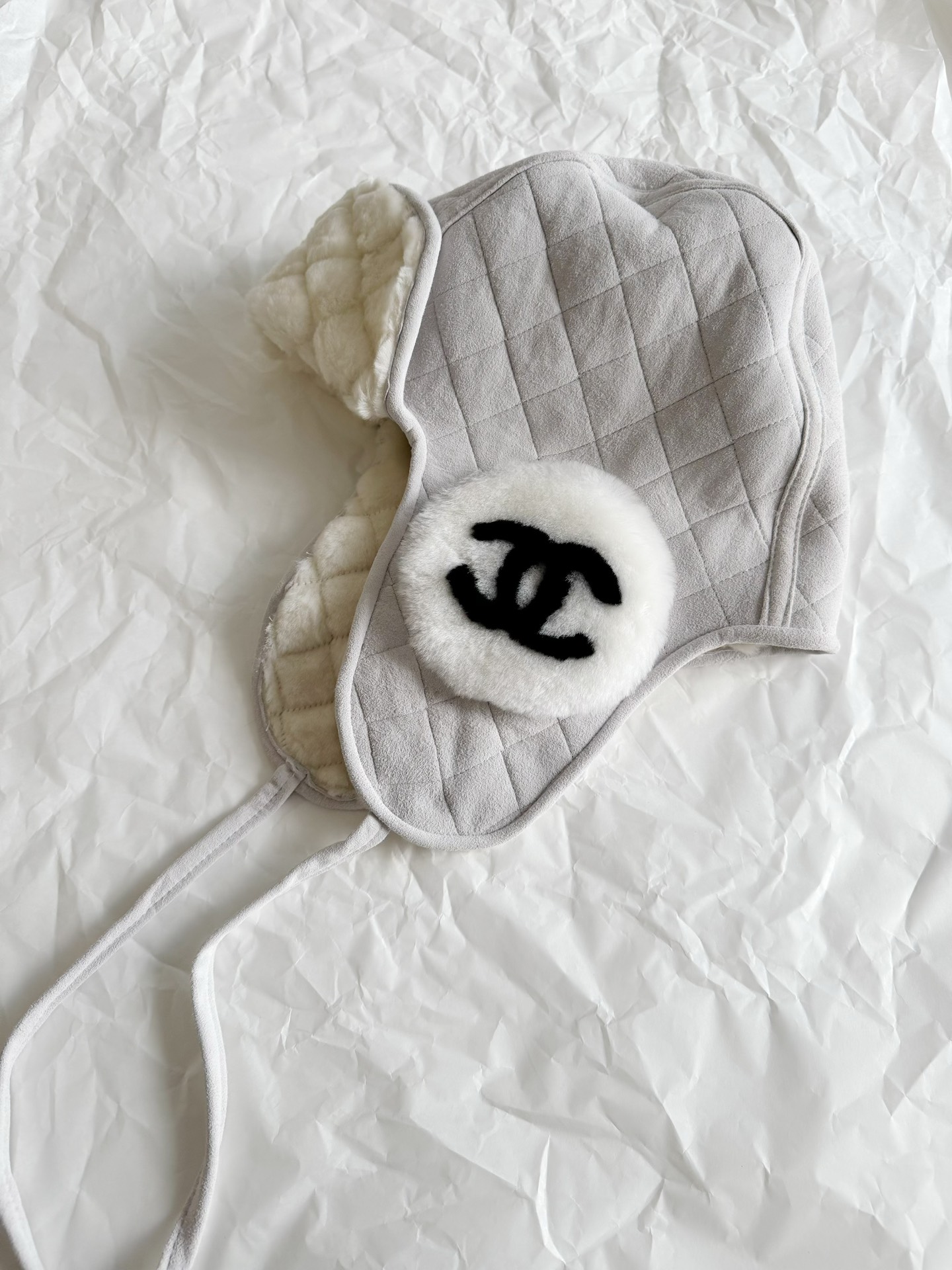 NO:569804,Exclusively for high-end customers who like high-end goods. The products produced by the former 'OEM' are trustworthy. Although everyone can say this, there are very few that can actually produce this quality. You can search the entire Internet with pictures for comparison details. Genuine top-grade lambskin, fur-integrated Lei Feng hat. Everyone who has made a hat knows that the cost is much higher than a coat. The process and technical requirements are extremely high. The hat mold opening, including warmth and wearing effect, is comparable to no pressure. It needs someone who really knows the goods to collect it. Jackets &  coats,sheepskin,hats,alexander wang19860909专属喜欢高端货的高端顾客 曾经的“代工厂“出品值得信赖 虽然这句话谁都会说 但实际拿得出来这个品质的寥寥无几 你们可以带图全网搜罗对比细节 真正顶级小羊皮,皮毛一体雷锋帽 做过帽子的都知成本远高于一件外套 工序和技术要求极高,帽型开模 包括保暖度和戴上的效果 都媲美无压力,需要真正识货的人来收,,jackets & coats,sheepskin,hats,alexander wang,Women's clothing