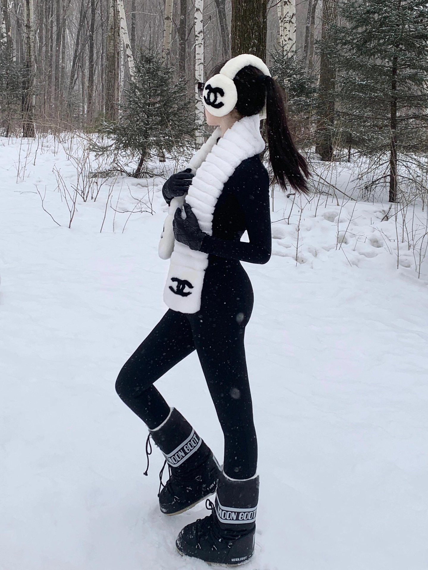 NO:624392,The simpler, the more advanced. It goes so well with the snow scene!!,,alexander wang19860909越简单越高级 和雪景太配了 !!,,alexander wang,Women's clothing