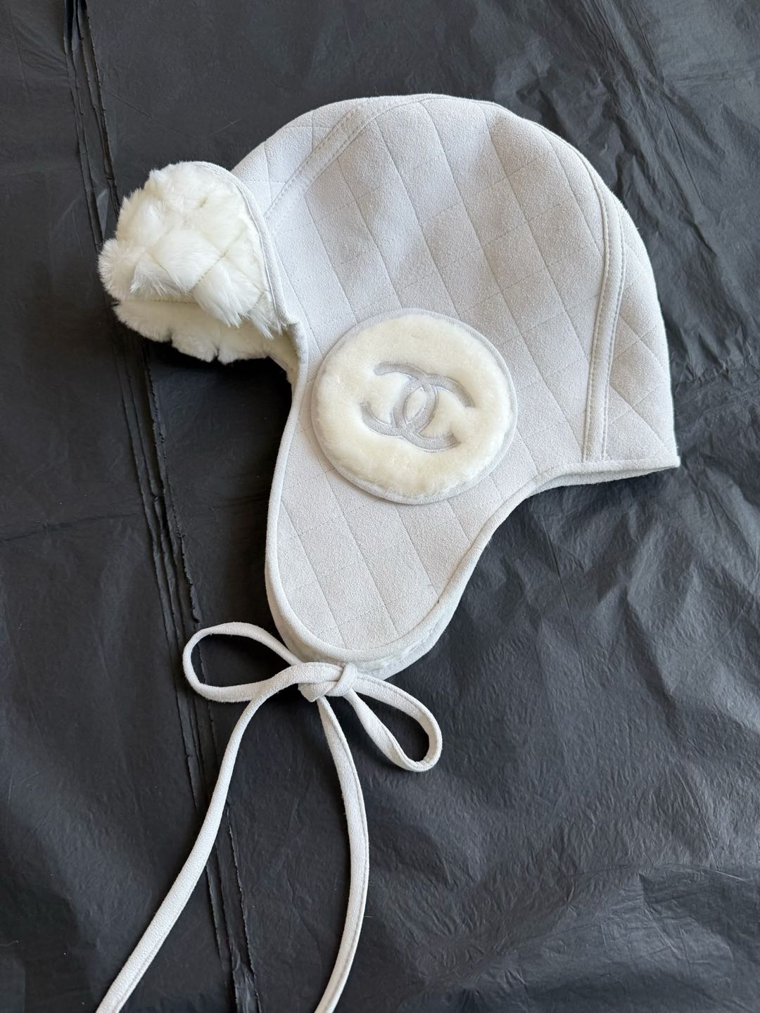 NO:608381,Get at least one 1.5w version of the money-saving series that is different from the entire market. It can stand up to national comparisons. The one-piece Lei Feng hat made of genuine fur has high-quality lambskin and exquisite wiring. The lining is all real wool, which is super warm and comfortable. The brim/hat rope/logo part are all lambskin. The 95 versions on the market are all fake leather. Pay attention to identification. The cost and texture are very different. It is in stock at the end of the year. It is suitable for keeping for yourself and giving away. Sheepskin, hats, alexander wang19860909入手就是省钱系列至少一个1.5w 区别于整个市场的版本 经得起全国对比真皮毛一体雷锋帽 优质小羊皮精美走线 内里全真毛超保暖又舒适 帽檐/帽绳/logo部分都是小羊皮 市面95的版本都是假皮注意鉴别 成本和质感都是天壤之别 年底现货供应中,自留送人都适合,,sheepskin,hats,alexander wang,Women's clothing