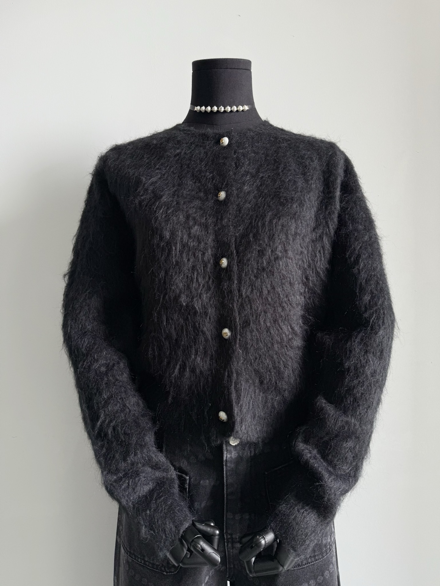 NO:499797,The soft and glutinous sweater is really powerless. Spring and Autumn just like this texture. Alpaka alpaca wool 1v1 made. The wool materials you find for you to fly over to restore the feel and wool feel of the counter. Simple and high-end without obvious logo. Just seeing the fabric is enough to show the solid and expensive feeling of Dr., alexander wang19860909软糯糯的毛衫,真的毫无抵抗力 春秋就是喜欢这种质感 阿尔帕卡羊驼毛1v1制作 专门给你们飞过去找的毛料 还原柜台手感和毛感 简约高级没有明显的logo 光是看到面料 就足以彰显dr的扎实贵感,,alexander wang,Women's clothing