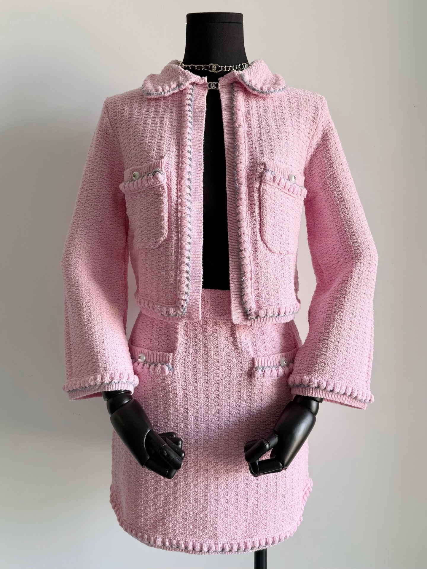 NO:480102,My family bought yb to make a full series. Long-term orders are added, you can rest assured to recommend it. Every penny is spent on details with care!! The fixed-dyeing of the jar is confirmed to be no color difference. Adjusting the pattern and details is difficult. Our hardware and double C buttons, including the entire jacquard, are accurate. You can save 3 W people who know the goods. Alexander wang19860909我家购入yb制作全系列 长期补单,各位可以放心推 用心出品每一分钱都花在细节上 !! 包缸定染确认无色差是基本 版型和细节的调整是难点 我们的五金和双C扣子 包括整件提花的个数都精确 入手就省下3个w懂货的来,,alexander wang,Women's clothing