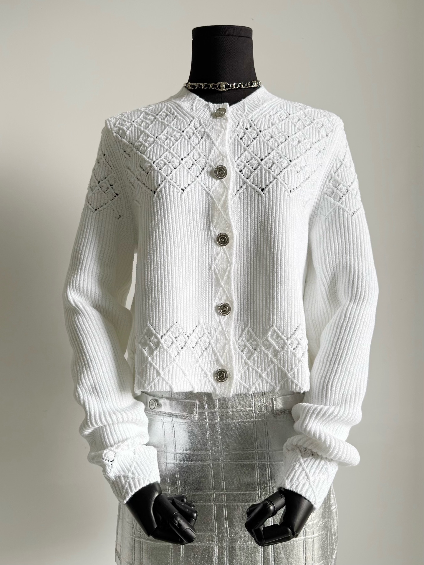 NO:502524,The unique high-quality recognition. The uneven version on the market can be returned. I bought more than 40w at 25p. I use my strength and technology to give you the 1 mold and 1 fabric. It is upright, stylish and not easy to deform, and it is soft. But it is not a soft version on the market. The latest hardware mold opening, plus the restoration of the pattern. This logo is not obvious and can be worn gently for three or five years., alexander wang19860909绝无仅有的高品质认准 市面参差不齐的版本可以退下了 25p买了40多w一点不假 用实力和技术给你们出 定织定染手感1模1样面料 挺拔有型不易变形,又有柔软度 却不是市面软绵绵的版本 最新五金开模,加版型的还原 这种logo不明显的可以轻轻穿三五年,,alexander wang,Women's clothing