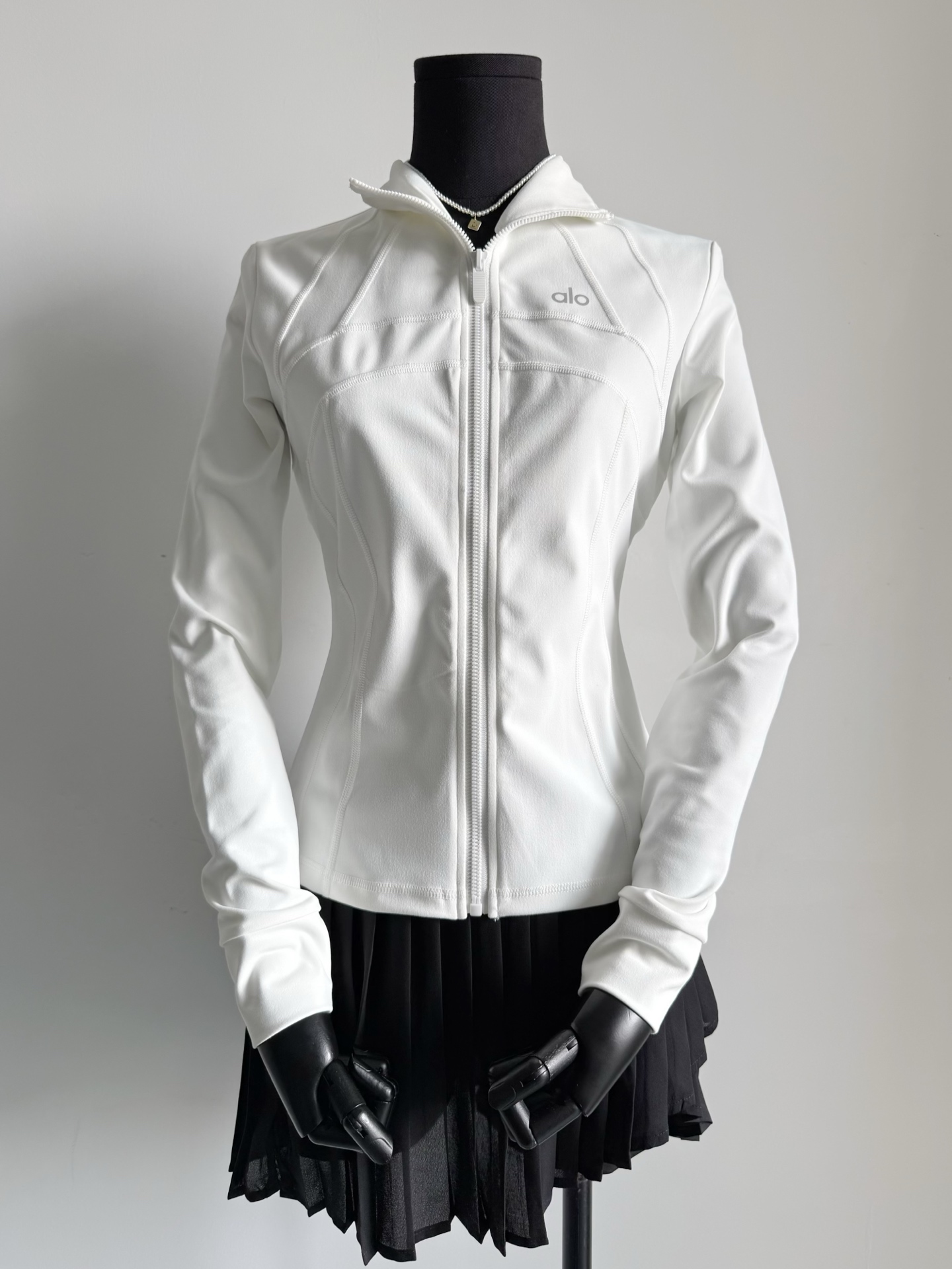 NO:484337,Real photo of white details mark our workmanship and wiring, comparable to pressure-free cabinets, alexander wang19860909白色细节实拍图 mark一下我们的做工和走线 媲美柜子无压力,,alexander wang,Women's clothing