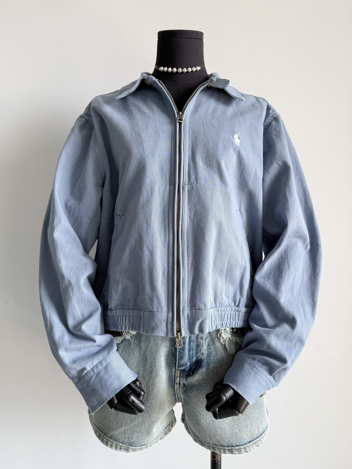 NO:477123,The smog blue polo jacket in the cabinet is a glance. Many people are waiting for us to release this blue tone to restore it. It is really difficult!! It is not deep and light, and there is a hint of old-fashioned. We have overcome the essence of yb one by one. A jacket with a strong sense of fashion is very age-reducing. The same style of men and women does not pick on the figure and know how to match it., Jackets & coats, Jackets & coats, Alexander wang19860909在柜子一眼相中的雾霾蓝polo夹克 不少人都在等我们出这件 这个蓝色调要还原真的有难度 !! 不深不浅还有一丝做旧感 yb的精髓我们都逐一攻克了 时髦感极强的一件外套又很减龄 男女同款不挑身材懂搭配的来,,jackets & coats,jackets & coats,alexander wang,Women's clothing