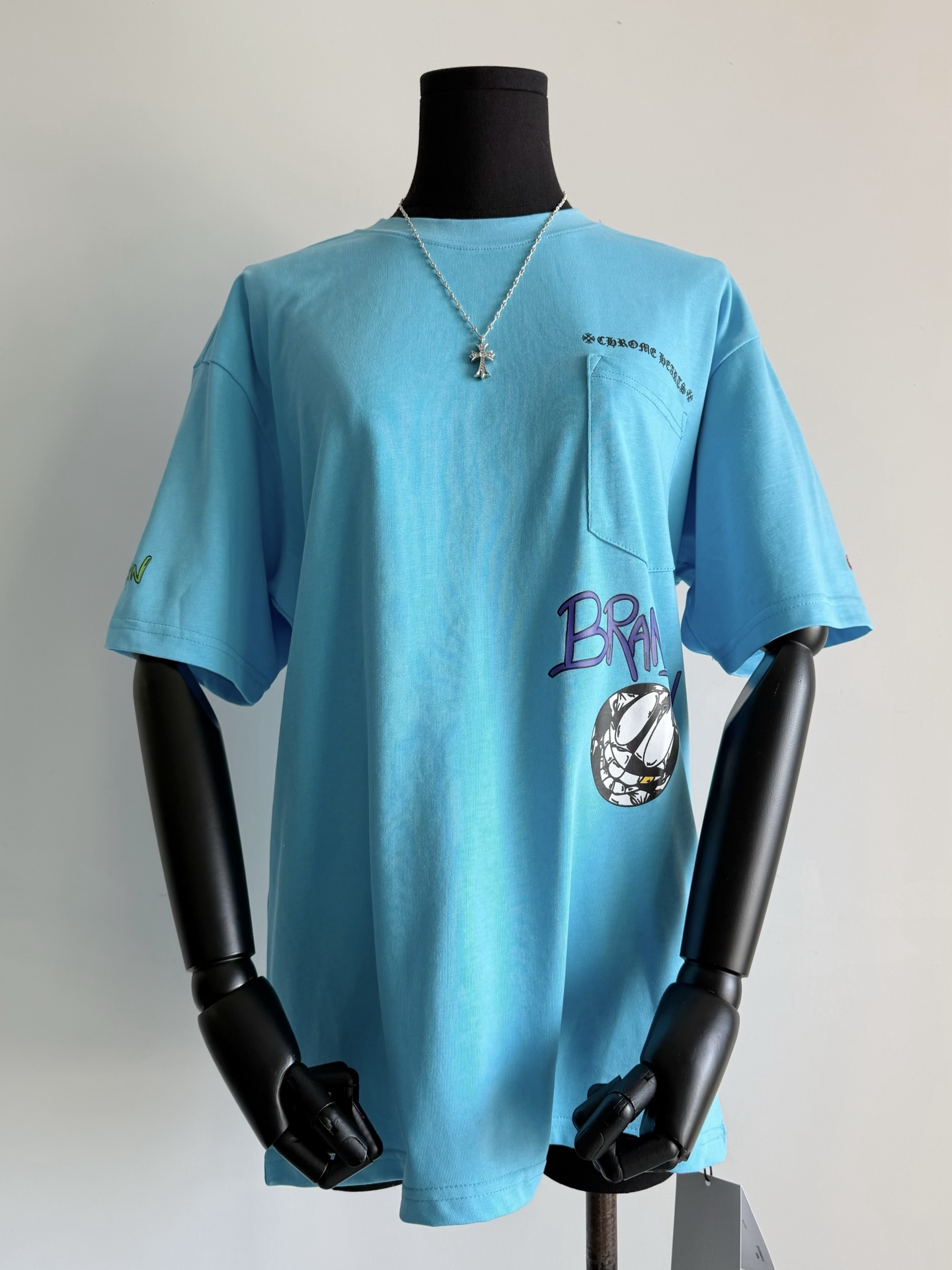 NO:478760,Mattyboy collaborative series Klein blue tee series is stable and not easy to be out of stock. Crow X fans can be assured to recommend it!! A pair of loose pants that can be shared with the family. The fixed-woven and dyed fabric has no color difference. It is different from the same series of sweatshirts. It looks white and fashionable in summer. It gives people a bright feeling no matter what occasion. Chrome hearts, hoodie, sweatshirts, T-shirt, alexander wang19860909mattyboy合作系列克莱因蓝色tee 一系列都稳定供应不易断货 克罗x粉们可以放心推 !! 可以和家属共享的一件宽松裤短袖 定织定染面料无色差 和同系列卫衣是不同调调 夏天穿它显白又时髦 不论在什么场合都给人眼前一亮的感觉,,chrome hearts,hoodie,sweatshirts,T-shirt,alexander wang,Women's clothing