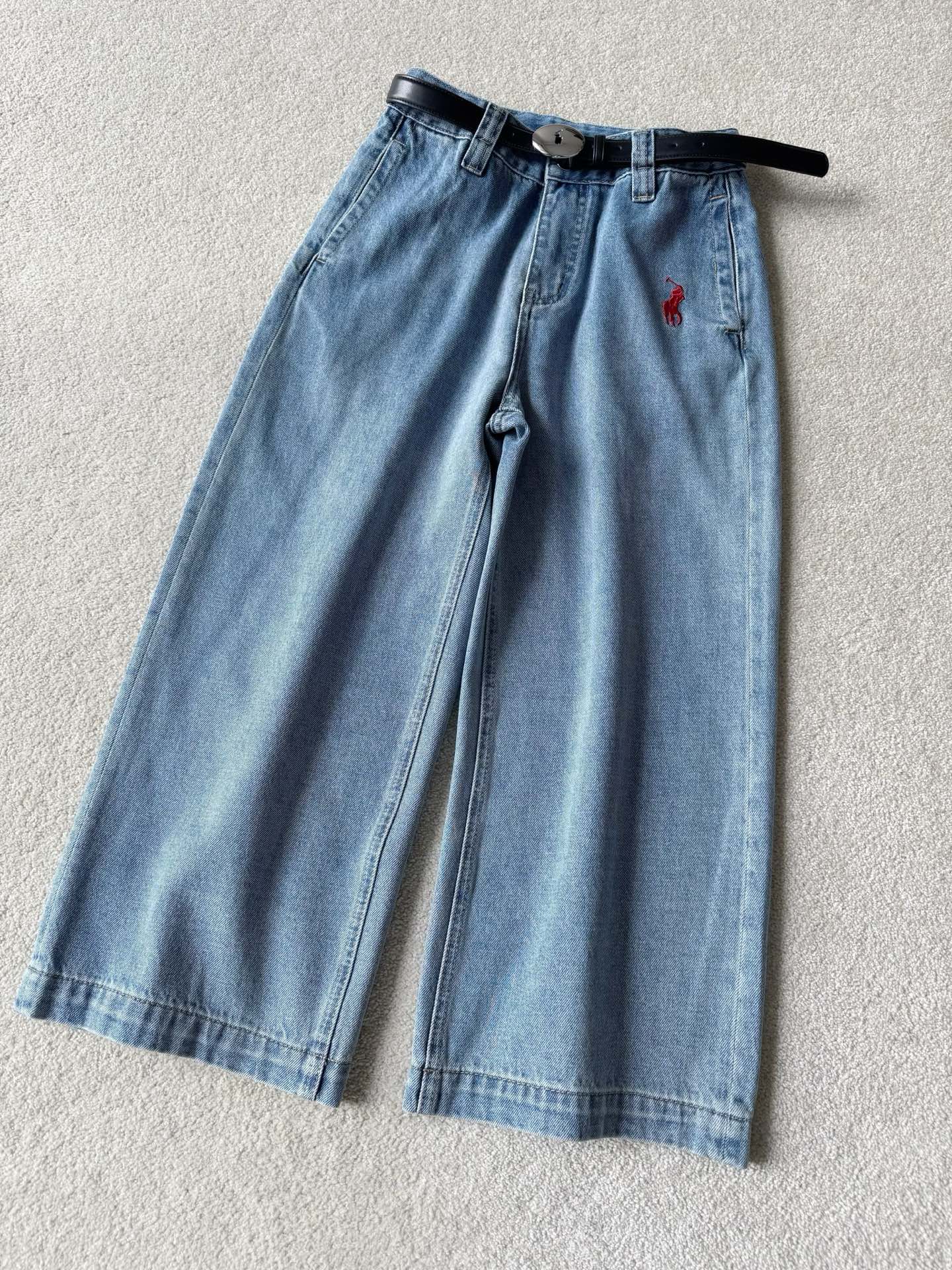 NO:472030,a Polo has been blowing very much this year~~ The popular wide-leg nine-leg pants continue to be released, there is no unnecessary design in the whole piece. The red polo embroidery on the front and back is clear and three-dimensional. The delivery logo belt has a high texture. It looks good no matter what kind of leg shape it looks good. It is a very suitable for daily commuting. Alexander wang19860909a今年polo的风刮的很大阿~~ 颇受欢迎的阔腿九分裤继续出 整条没有一处多余设计 前后红色马球刺绣清晰立体 配送logo皮带质感上乘 不论什么腿型穿它都好看 日常通勤都很适合的一条,,alexander wang,Women's clothing