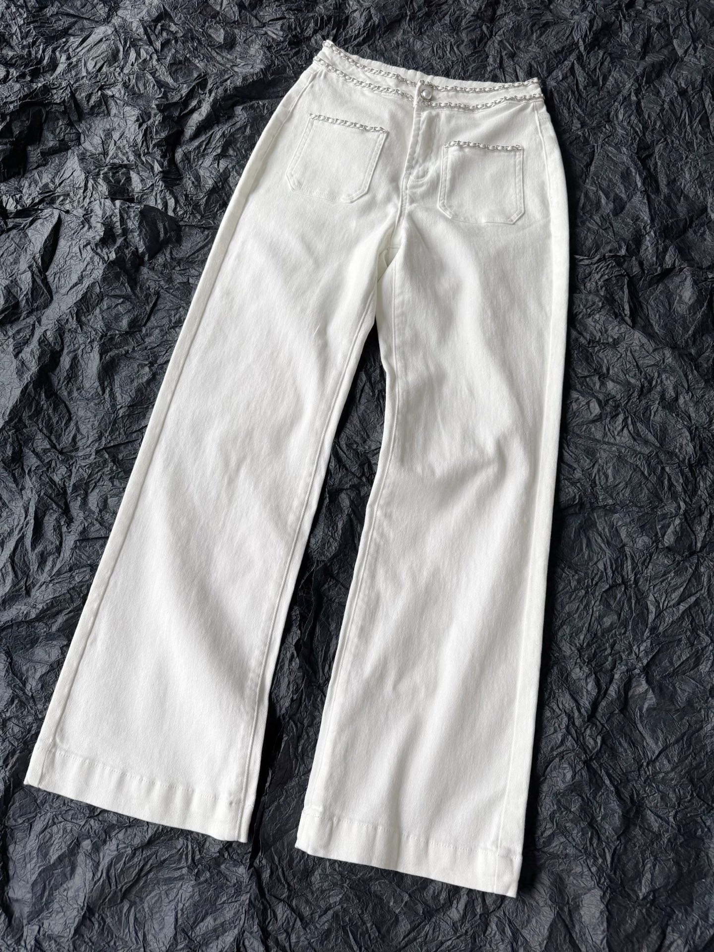 NO:497852,Chain jeans that are hard to come by. I haven't encountered such a heart-warming trousers for a long time. Super fine hand-sewn chains are often and cost-effective. The elastic denim cotton looks slim and has no sense of restraint. White is simple and high-end/blue is versatile and not picky. It is recommended to keep both colors yourself, jeans, alexander wang19860909可遇不可求的链条牛仔裤 已经很久不遇到如此心动的裤子了 超精细的手缝链条 制作时常和成本都远超普通裤子 带有弹力的牛仔棉修身显瘦 又没有束缚感. 白色简约高级/蓝色百搭不挑人 推荐两个颜色都要自留,,jeans,alexander wang,Women's clothing