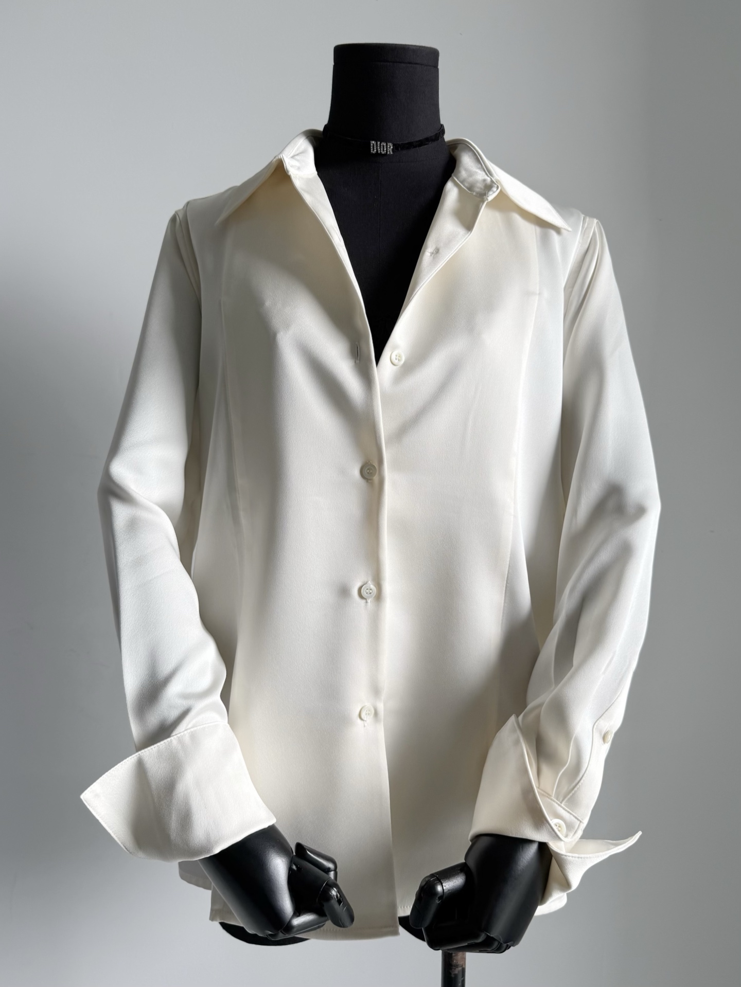 NO:474118,Identify Dong Jie's product selection edition. I rarely encounter such a heart-warming shirt. The design and fabric are on my heart. The cool and skin-friendly mulberry silk fabric is skin-friendly and smooth to achieve extremely comfortable wearing experience~ Heavy work lace splicing lining is different from the shirt styles that are already available in the wardrobe. It can be used for daily life/vacation. It has many ways to wear it. Shirts, alexander wang19860909认准董洁选品edition 极少数时候碰到如此心动的衬衫 设计和面料都在我心尖上 冰凉亲肤的桑蚕丝面料 亲肤丝滑达到极度舒适穿着体验~ 重工制作蕾丝拼接内衬 区别于衣橱已有的衬衫款式 可日常/可度假 穿法搭配特别多先到先得,,shirts,alexander wang,Women's clothing