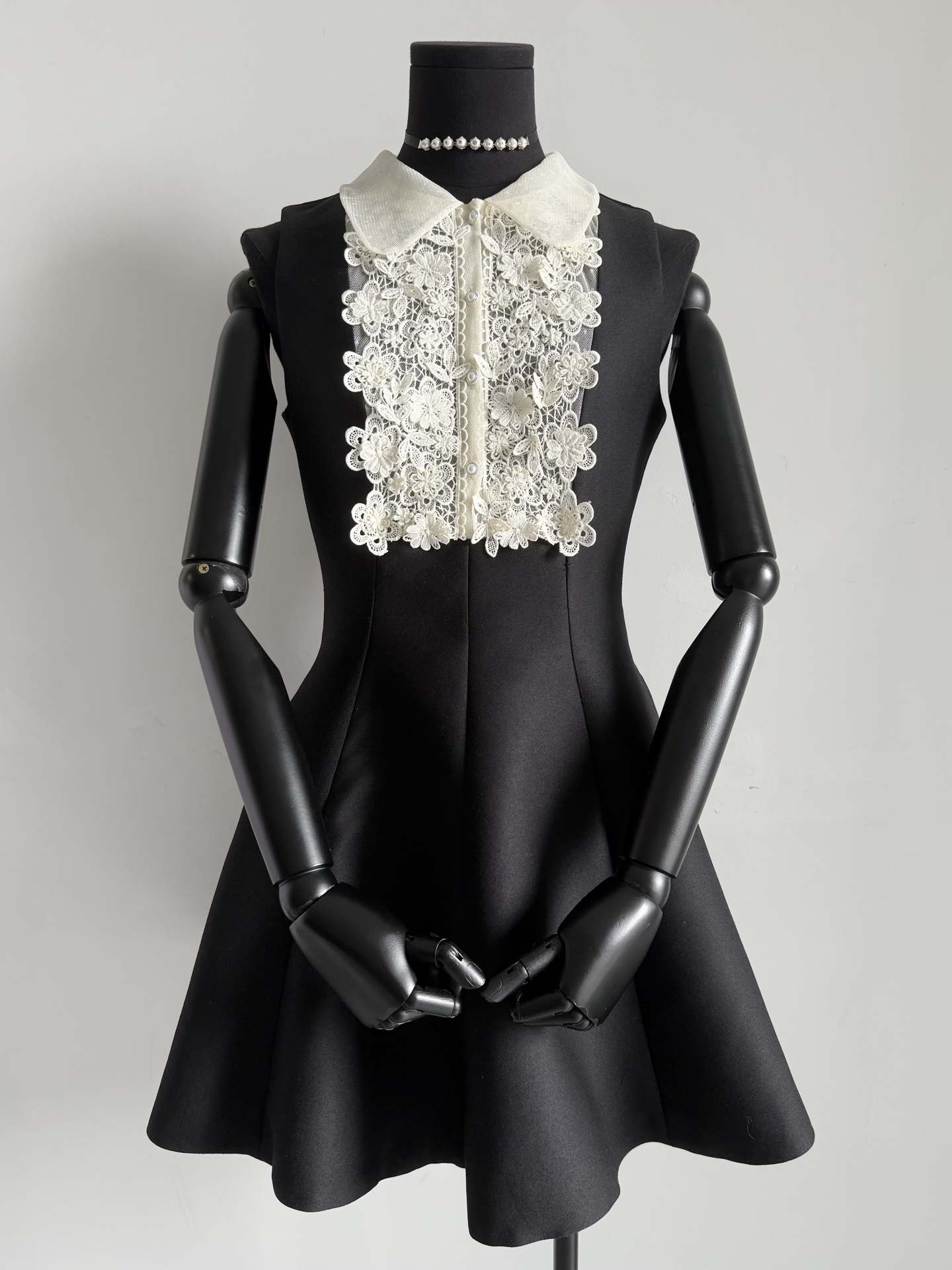 NO:747779,Any girl’s wardrobe needs a dress that can be put on the table on the important day. I can feel the drape of it through the screen. Zhao Lusi has a really good taste~~ The combination of sheep wool + mulberry silk has both a stiff shape and a drape. The chest is made of heavy-duty lace splicing. The slim and slim tailoring is not inferior to dr. The top quality of the boss lady’s own collection is the first to collect,,skirts,19860909任何女生的衣橱都需要一条 重要日子拿得上台面的连衣裙 隔着屏幕我都感受到它的垂坠感 赵露思的眼光真心不错~~ 绵羊毛+桑蚕丝的结合 既有挺括版型又有垂坠感 胸前重工蕾丝拼接制作 修身显瘦剪裁一点不输dr 老板娘自留款顶级品质率先收,,skirts,,Women's clothing