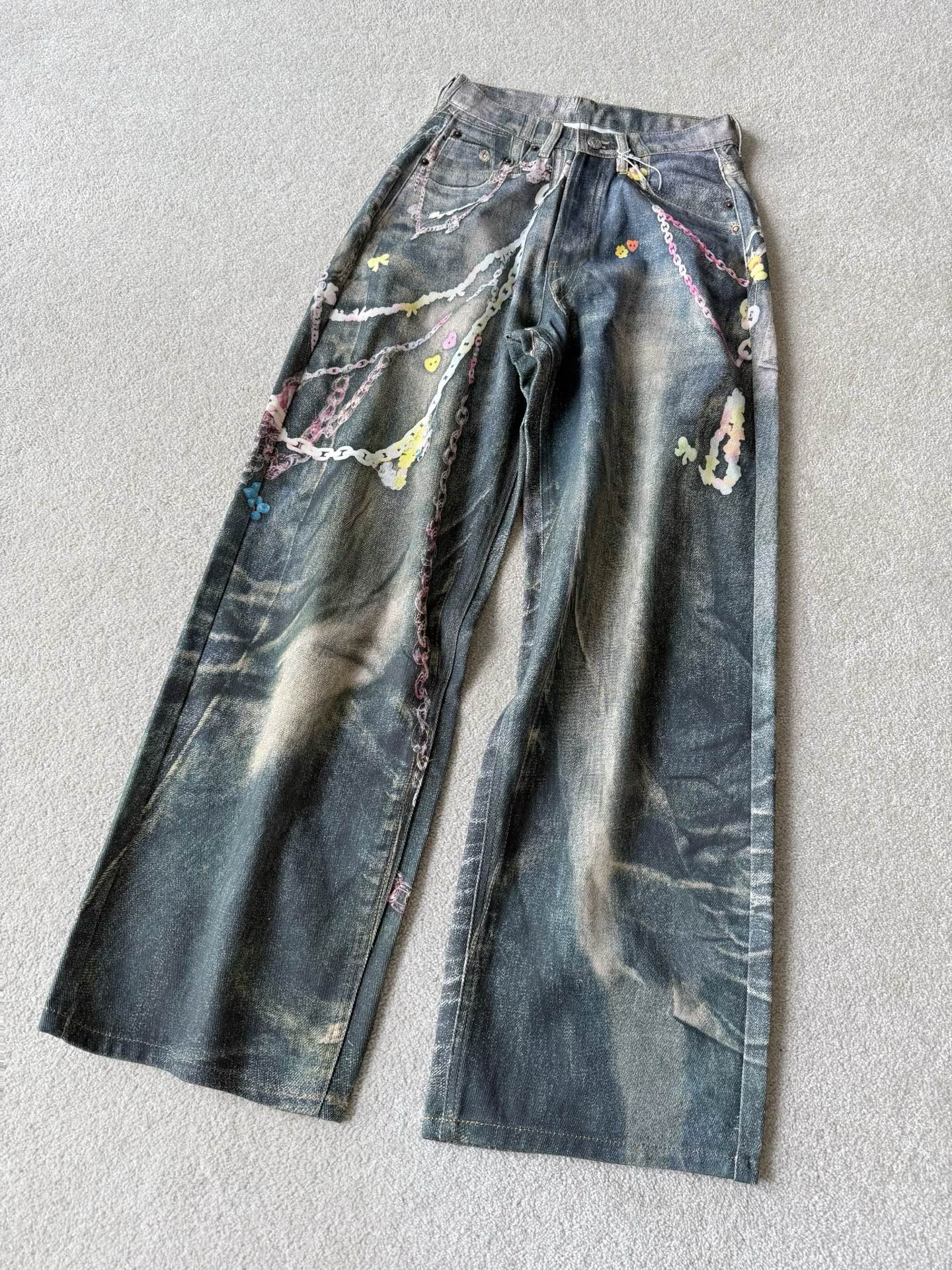 NO:495929,This year, there is no pair of jeans with ACs, which are not considered fashionable ~~ The 3D three-dimensional printing effect of imported machines can be felt very clear through the screen. The overall washing effect is restored consistently. The layers are rich and the color saturation is restored. The straight wide-leg pants are lazy and casual, giving people a very aesthetic feeling when they are worn casually~~, jeans, alexander wang19860909今年没有一条ac的牛仔裤 都不算是时髦精 ~~ 进口机器3D立体印花效果 隔着屏幕也感受得到清晰无比 整体洗水效果还原一致 层次丰富且色泽饱和度还原 直筒偏阔腿裤型慵懒随意 给人随便穿就很有审美的感觉~~,,jeans,alexander wang,Women's clothing