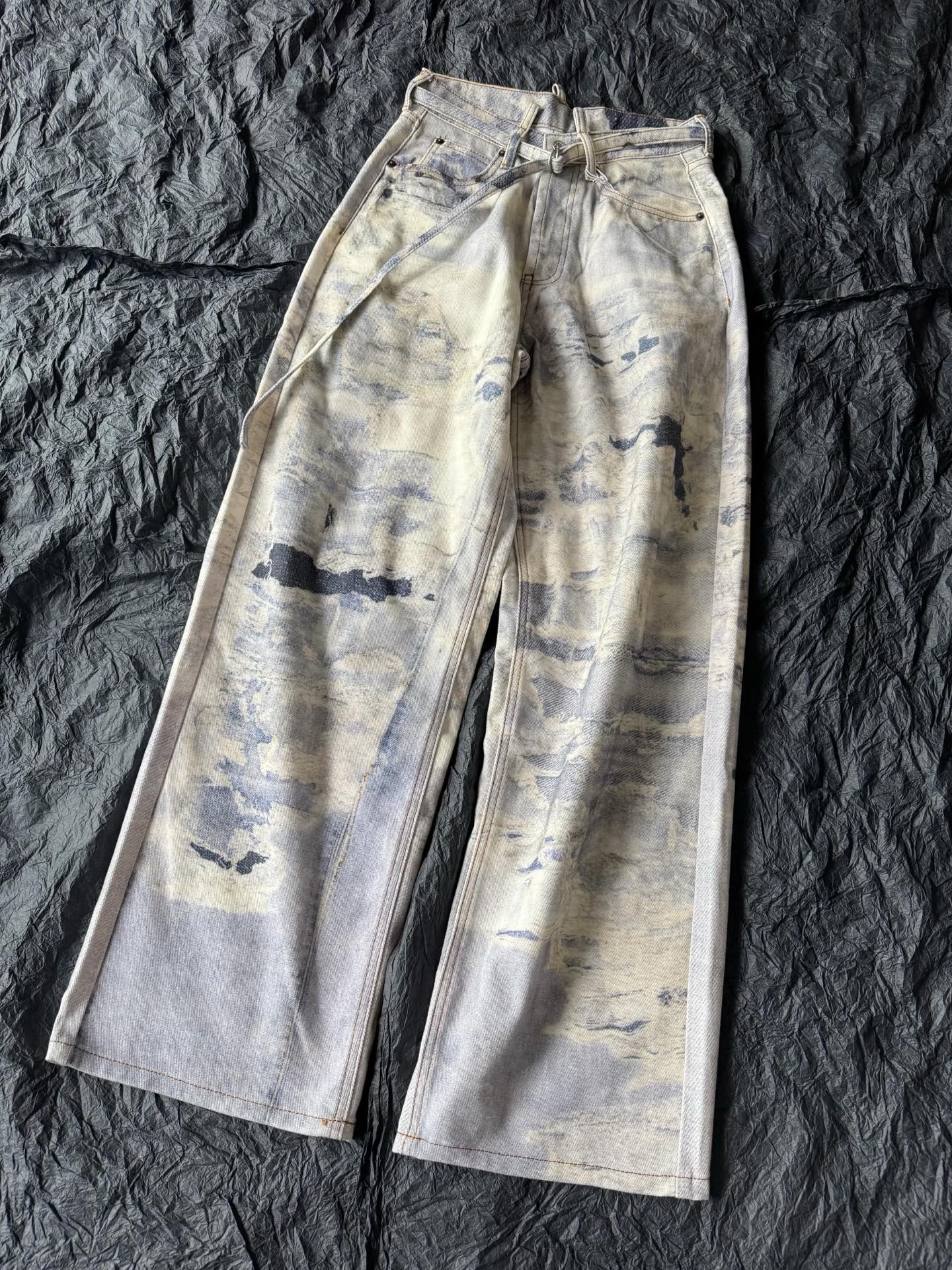 NO:499806,Ac this year's jeans are still too advanced. A little hesitant is the rhythm of 'being snatched away'. Bloggers who realize it later are hard to find a code. 3D printing of imported Italian machines restores consistent patterns and aging effects. Not only does it meet the visual impact, but the daily matching frequency is also very high. This year, no pair of Ac's pants are not fashionable., jeans, alexander wang19860909ac今年的牛仔裤还是太超前了 稍微犹豫都是“被抢光“的节奏 后知后觉的博主们都是一码难求 意大利进口机器3D印花 还原一致的图案和做旧效果 不仅满足视觉冲击 日常搭配频率也极高 今年没有一条ac的裤子都不算时髦,,jeans,alexander wang,Women's clothing