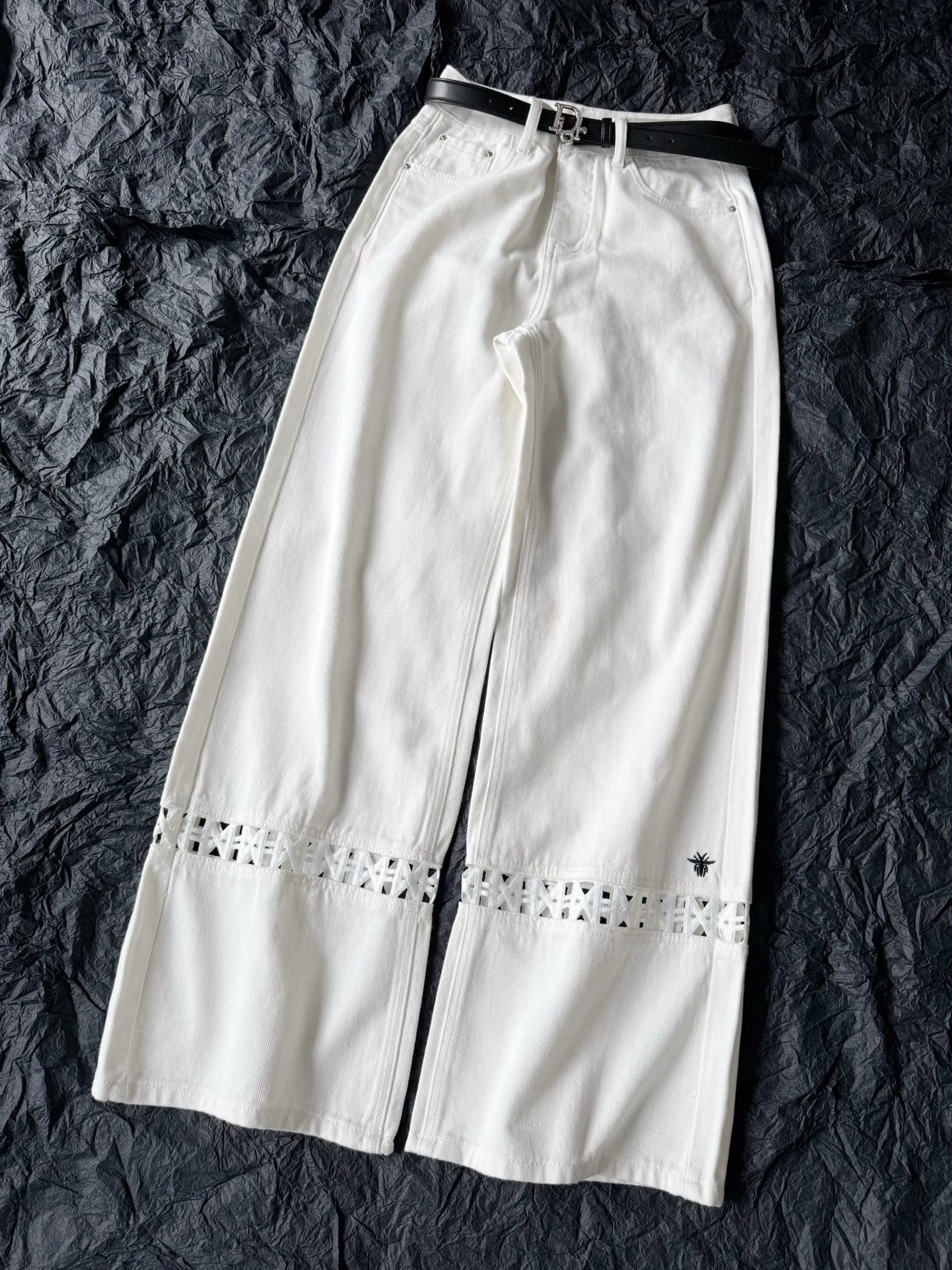 NO:477096,High-quality white jeans that can be worn in summer are also high. This looks are raised again!! It can be said to be the king of universal matching. It is especially carefully hollowed out and comfortable and breathable, and it also has a more holiday atmosphere. It can be matched with all tee/vlamps/shirts. The belt given away can also be matched separately. I can't find any picky pants, jeans, shirts, alexander wang19860909夏天也能穿的优质白色牛仔裤 这颜值又拔高了 !! 可以说是万能搭配之王 特别精心做了镂空处理舒适透气 也更加有度假氛围感 可搭配一切tee/背心/衬衫 赠送的腰带还能单独配 我反正是找不到一点可挑剔的裤子,,jeans,shirts,alexander wang,Women's clothing