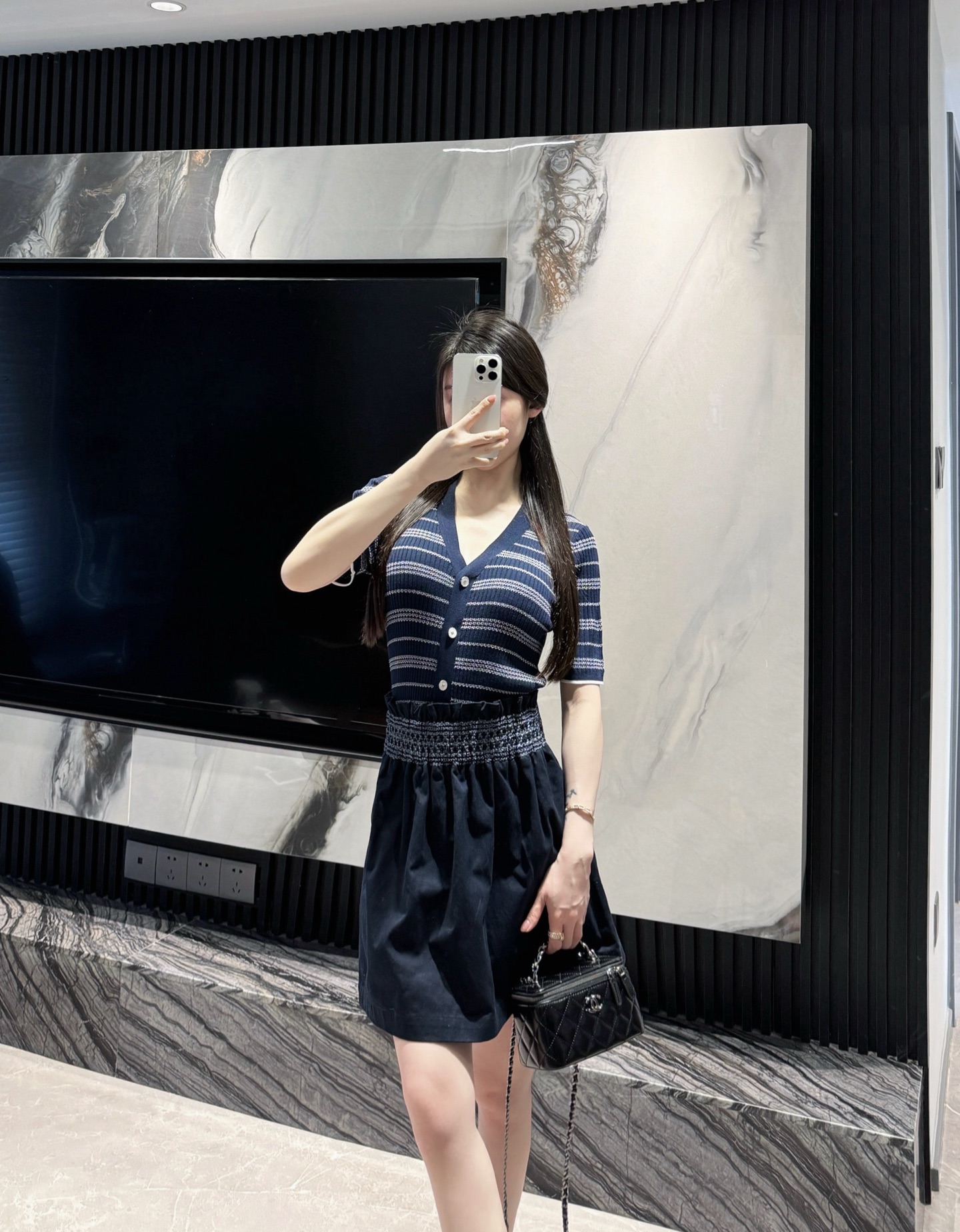 NO:466206,Wearing a love horse S skirt, people who understand recognize 'price' at a glance, hermes, skirts, alexander wang19860909搭爱马S半裙 懂的人一眼识别“贵感”,,hermes,skirts,alexander wang,Women's clothing