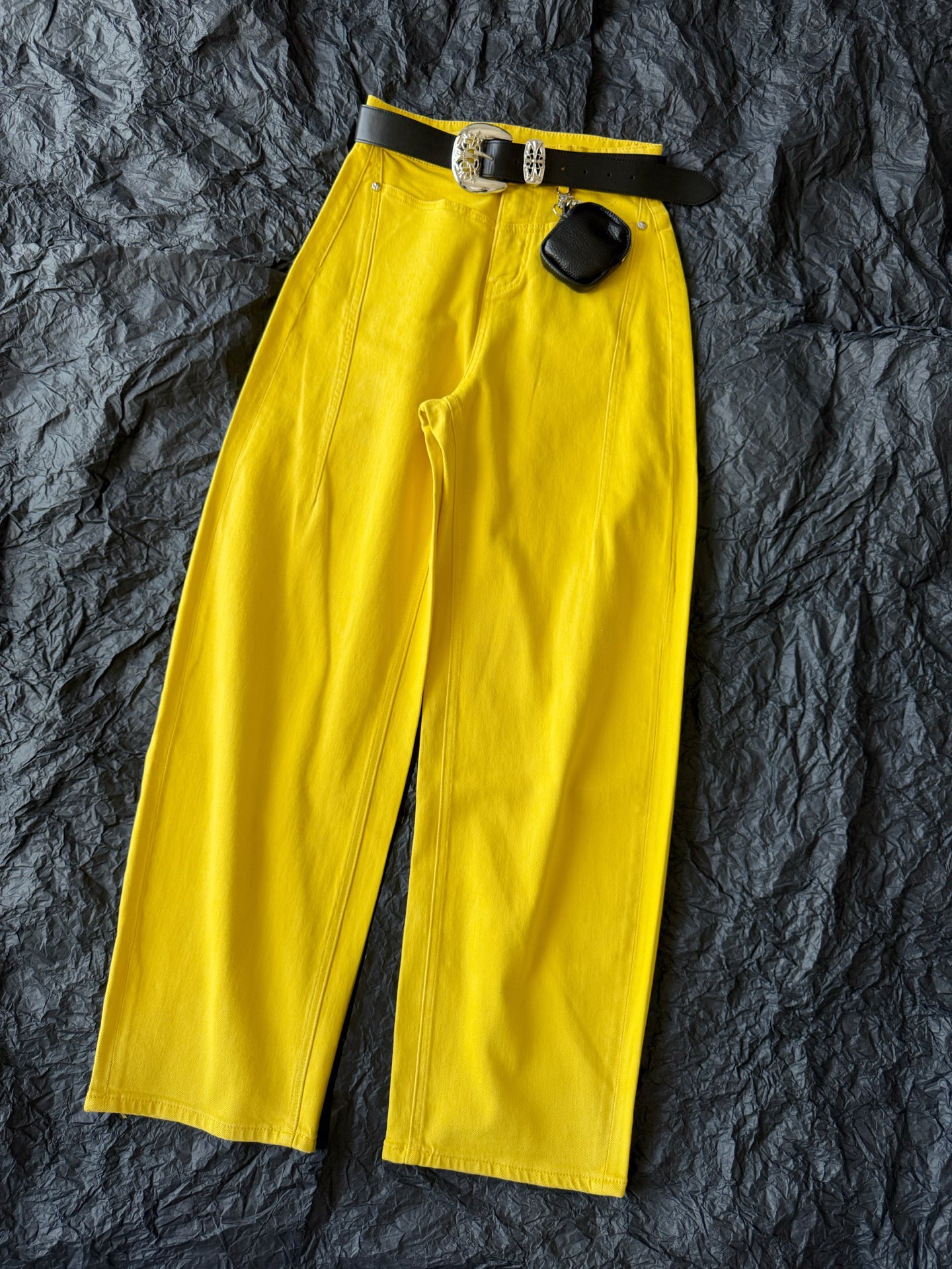 NO:471107,All employees keep it in stock!! I haven't seen such a good yellow jeans for a long time. For this belt and a small waist bag, I have to keep two of them. Soft and thin denim cotton is suitable for summer. Conical wide-leg tailoring hides flesh and makes it look thin and long. No matter how tall or short you can control it, delivery of high-quality hardware belts + waist bags. I really rely on luck to encounter this kind of pants on the market.19860909大货入库全体员工自留 !! 很久不见这么正的黄色牛仔裤 为了这条腰带和小腰包 我都要自留两条 柔软轻薄牛仔棉适合夏天 锥形阔腿剪裁藏肉显瘦显腿长 不论高矮个子都能驾驭 配送高质量五金皮带+腰包 在市面想要遇到这种裤子真的靠运气,,jeans,alexander wang,Women's clothing